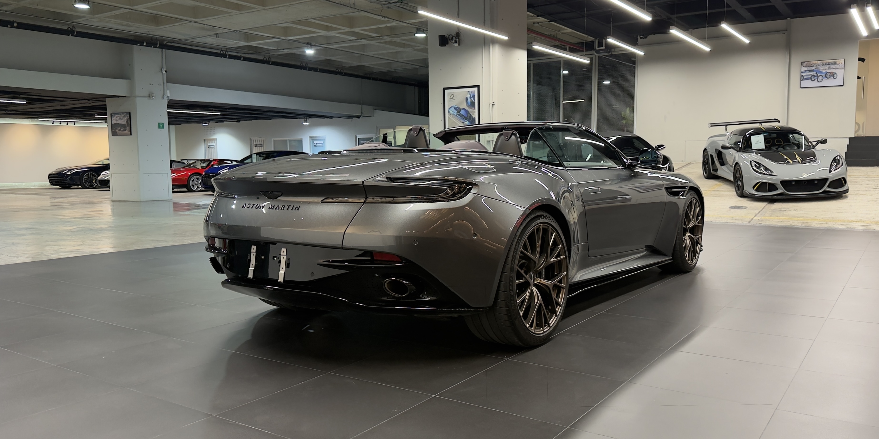 Aston Martin DB12 Volante