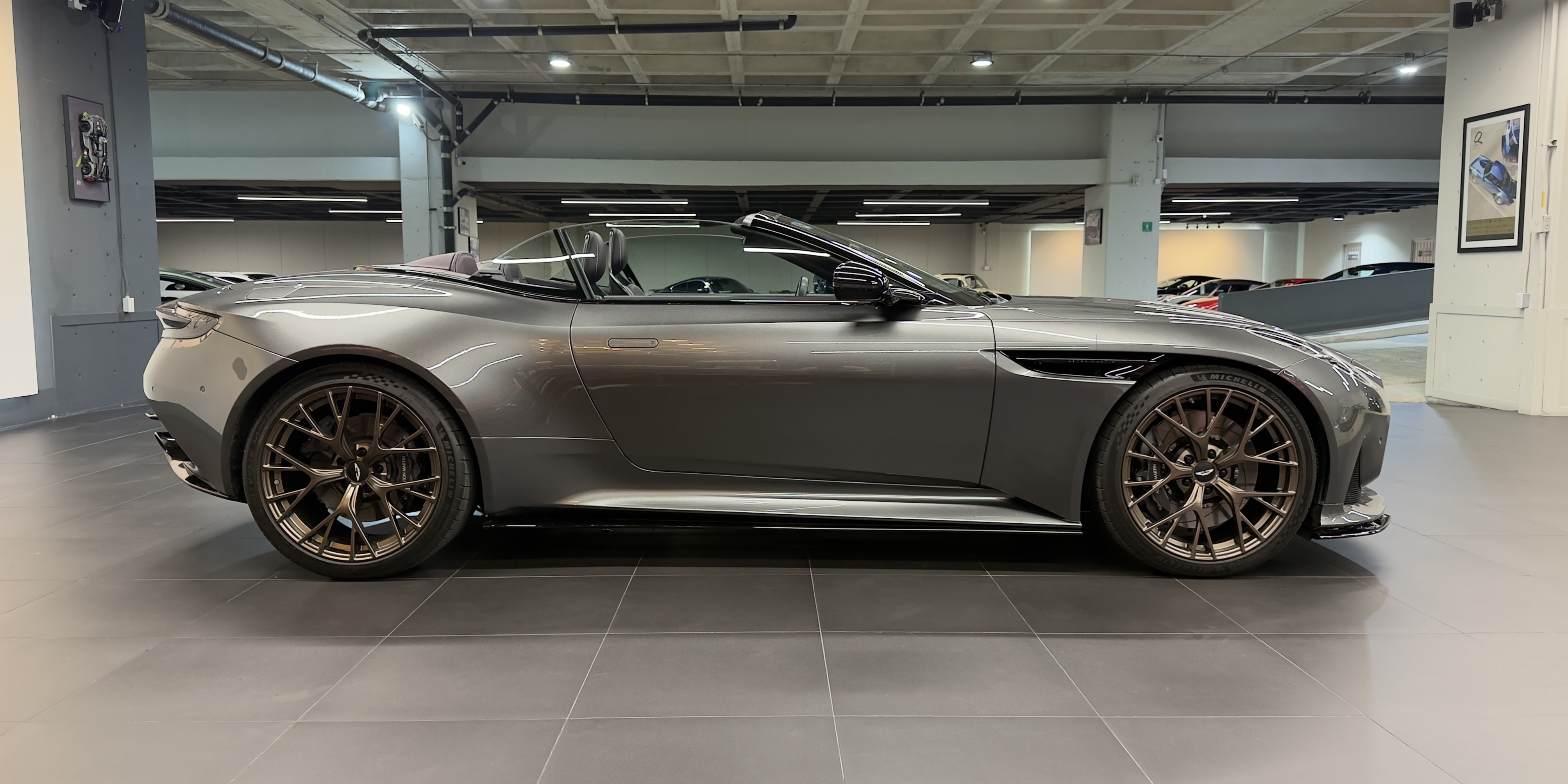 Aston Martin DB12 Volante