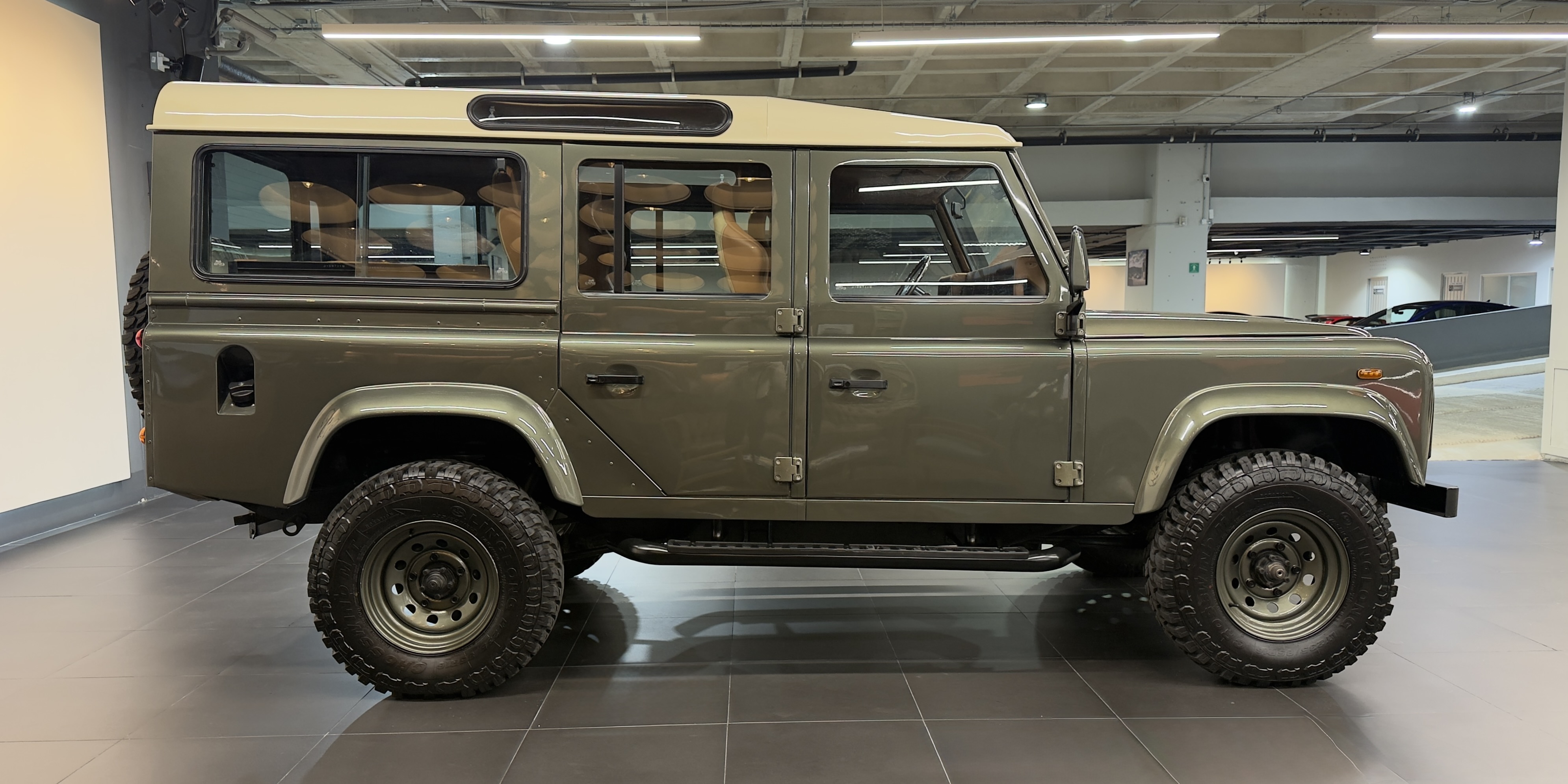 Land Rover Defender 110