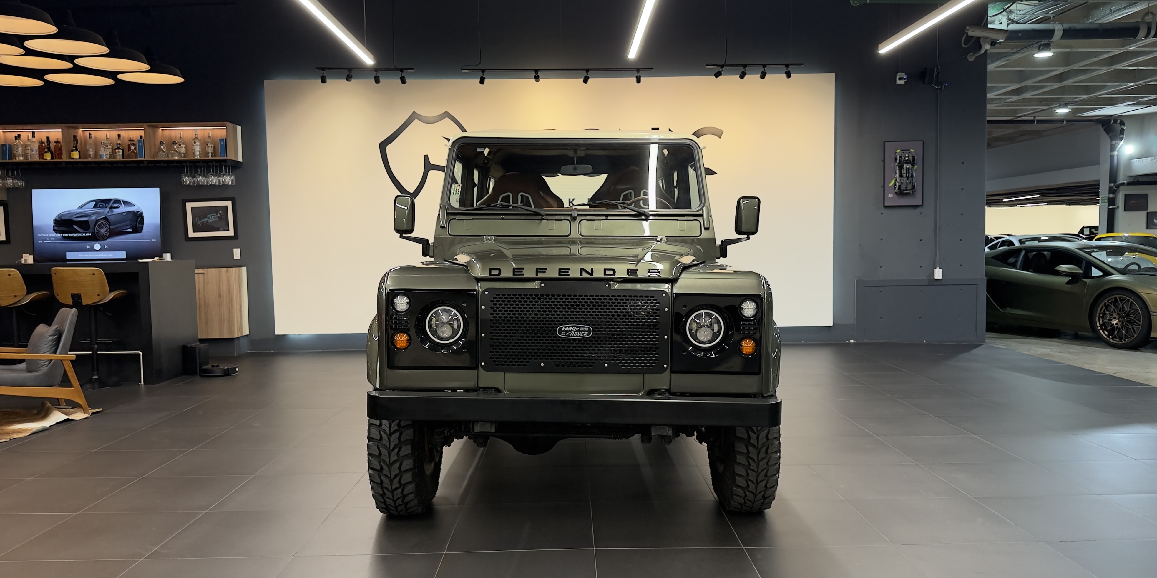Land Rover Defender 110