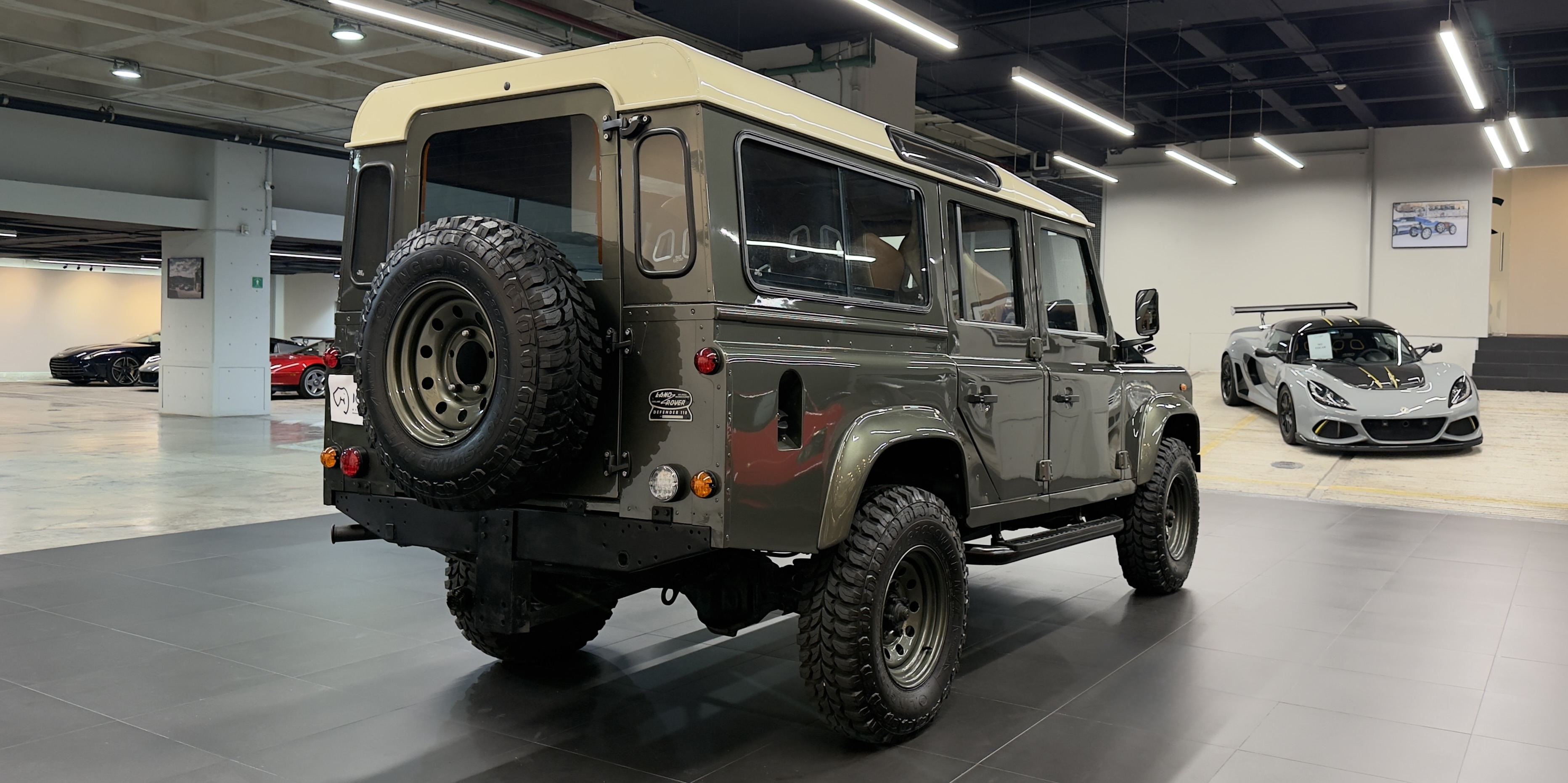 Land Rover Defender 110
