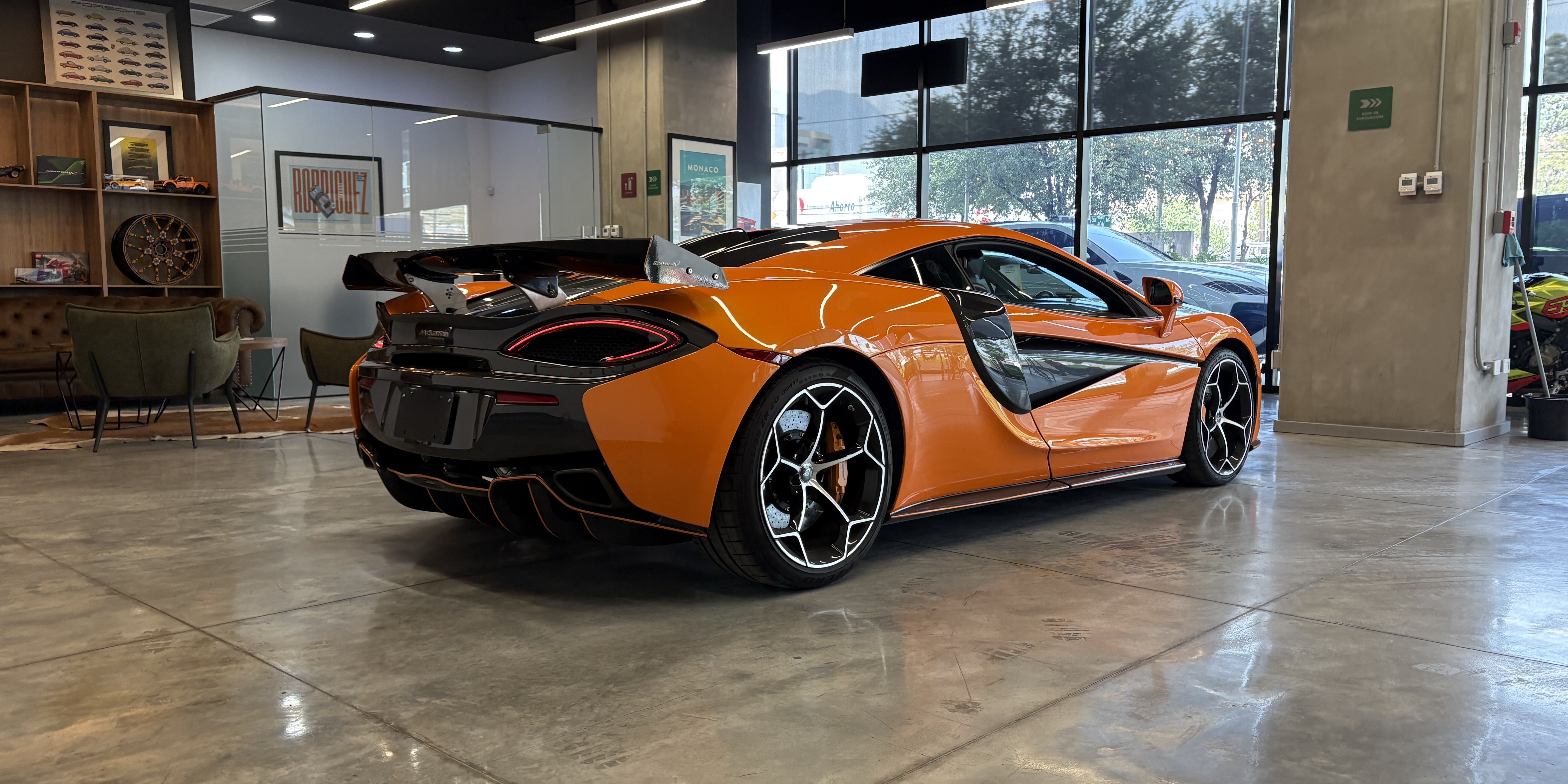 McLaren 570S