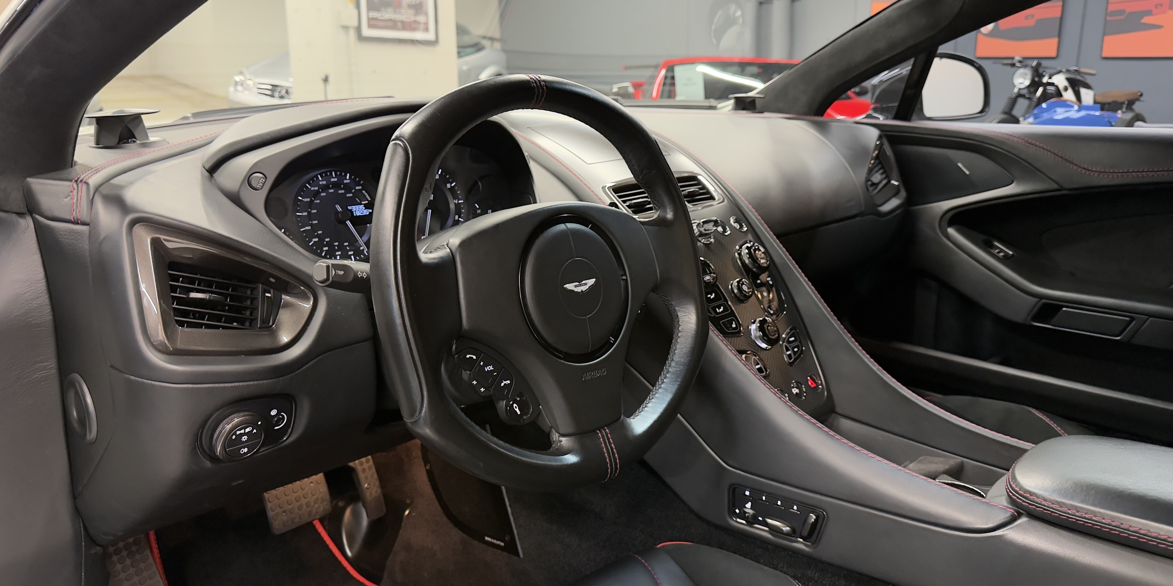 Aston Martin Vanquish Carbon Coupe