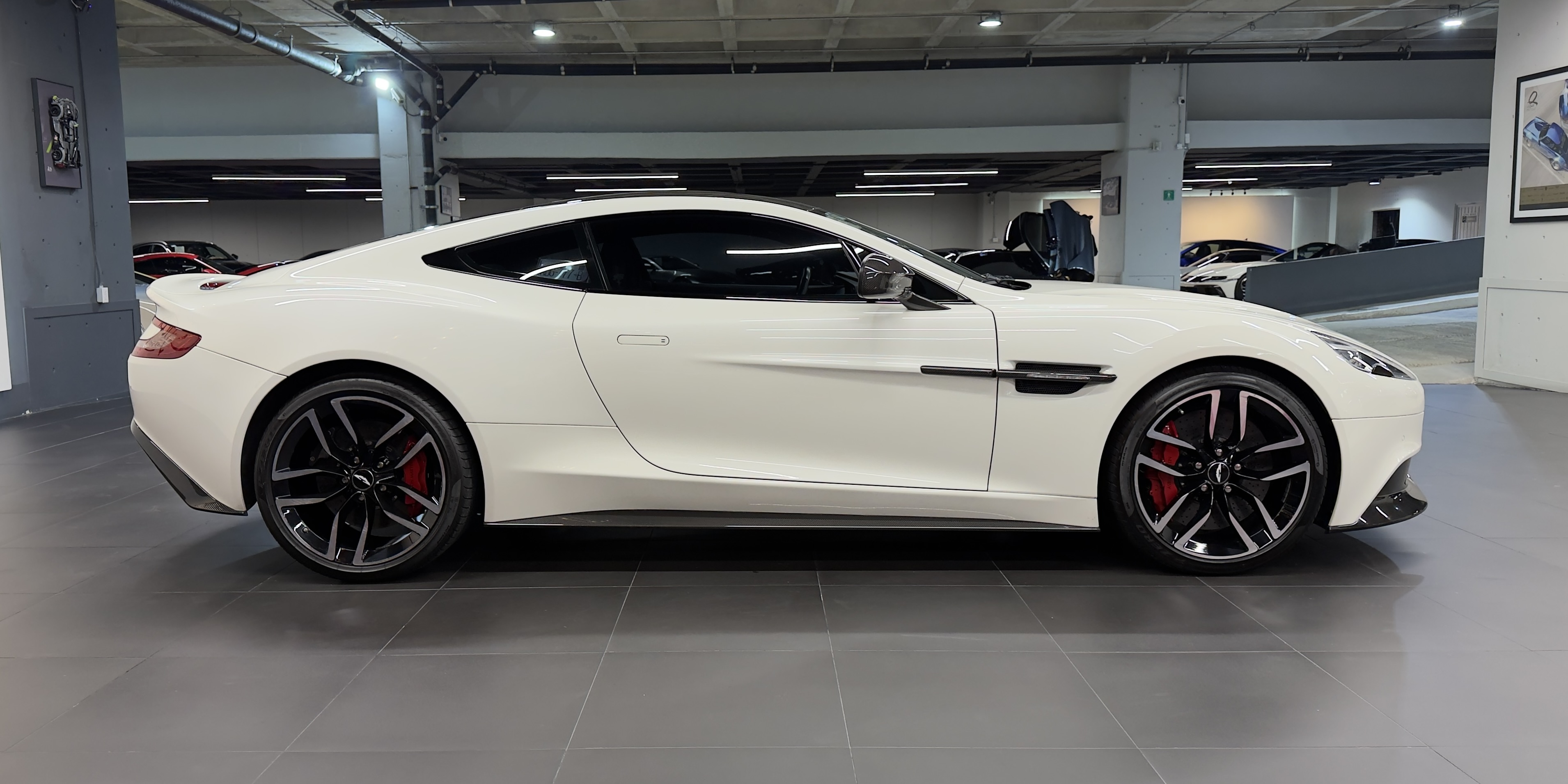 Aston Martin Vanquish Carbon Coupe