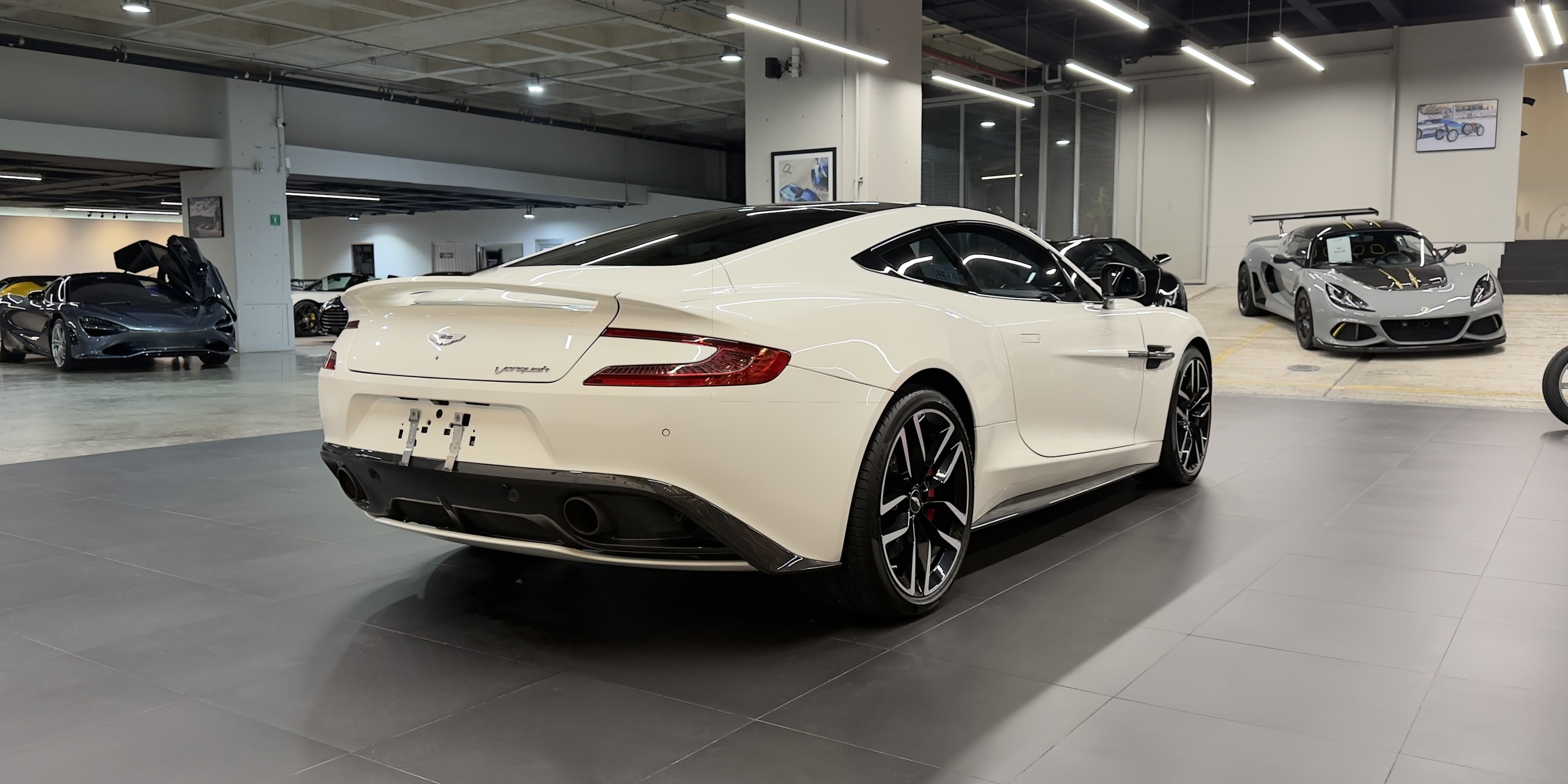 Aston Martin Vanquish Carbon Coupe