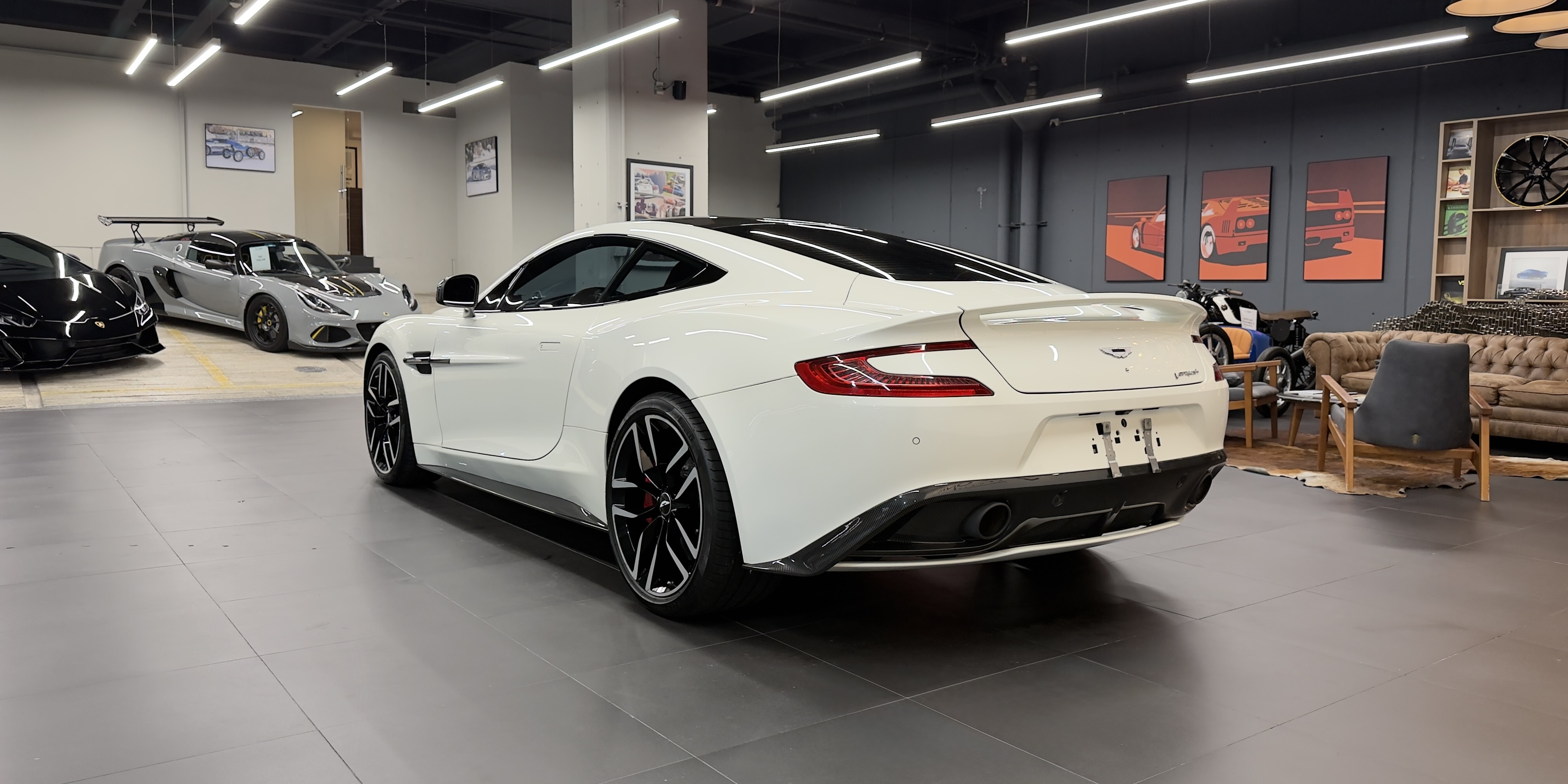 Aston Martin Vanquish Carbon Coupe