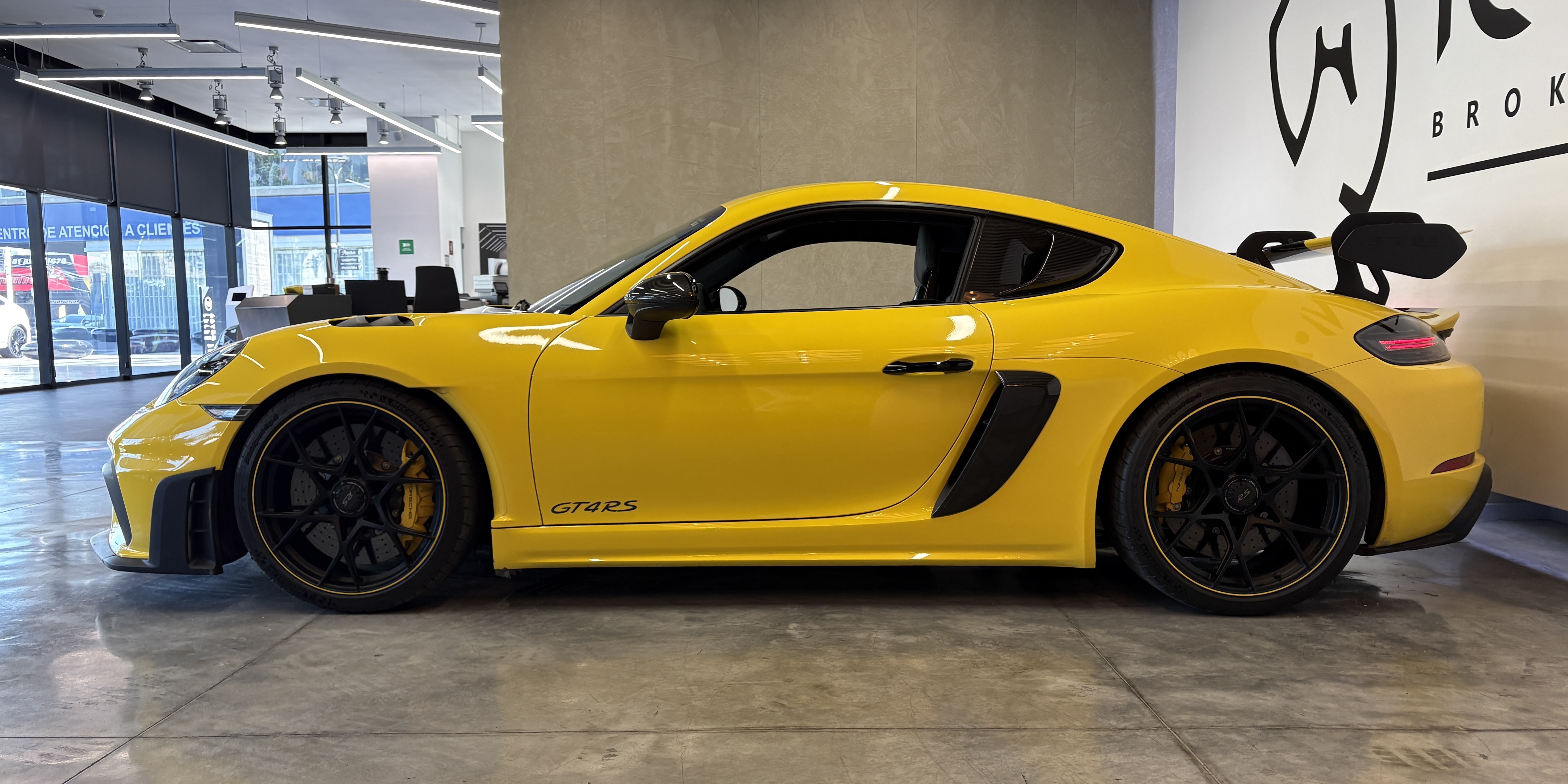 Porsche 718 Cayman GT4 RS