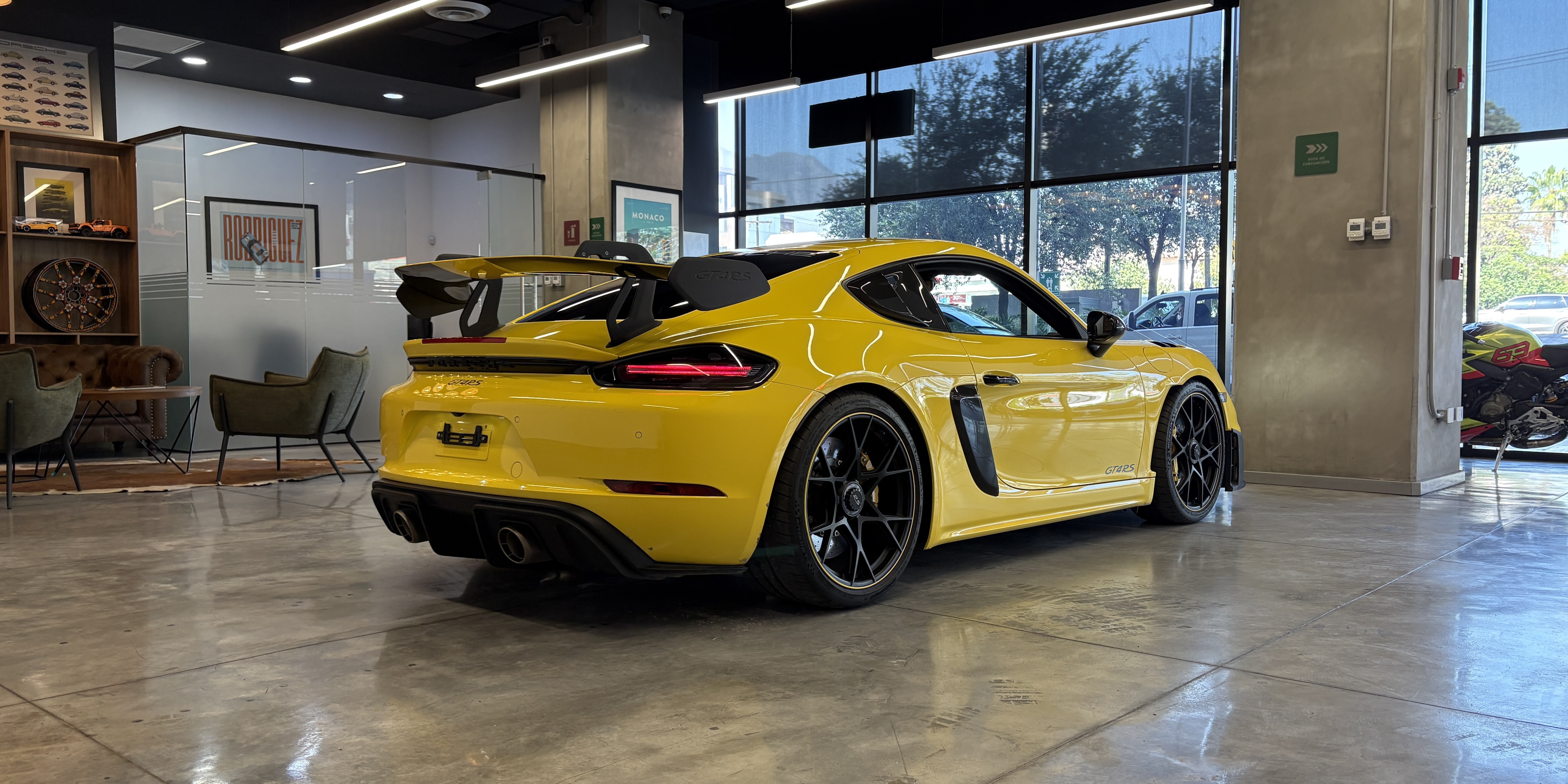 Porsche 718 Cayman GT4 RS