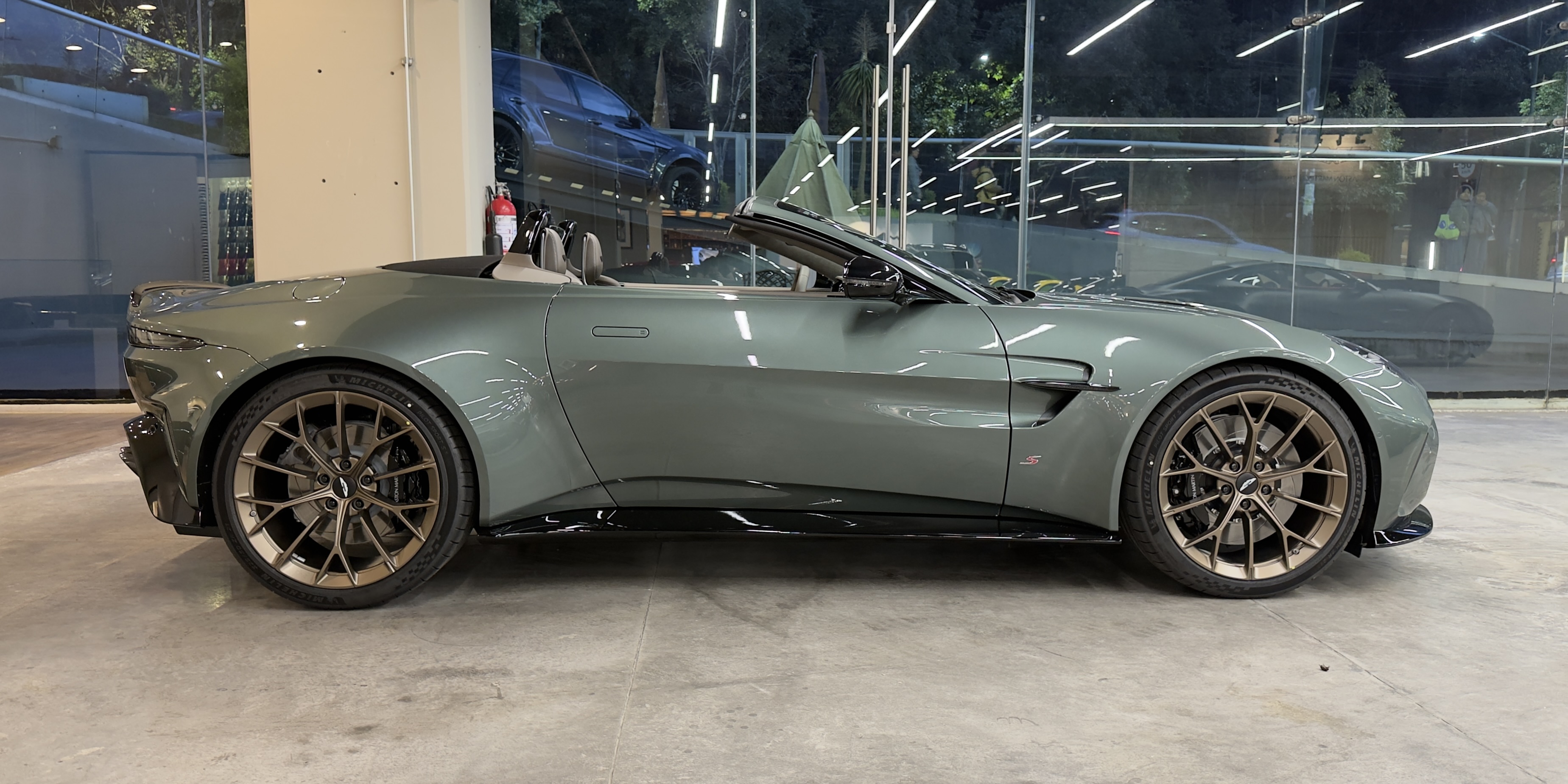Aston Martin Vantage S Roadster