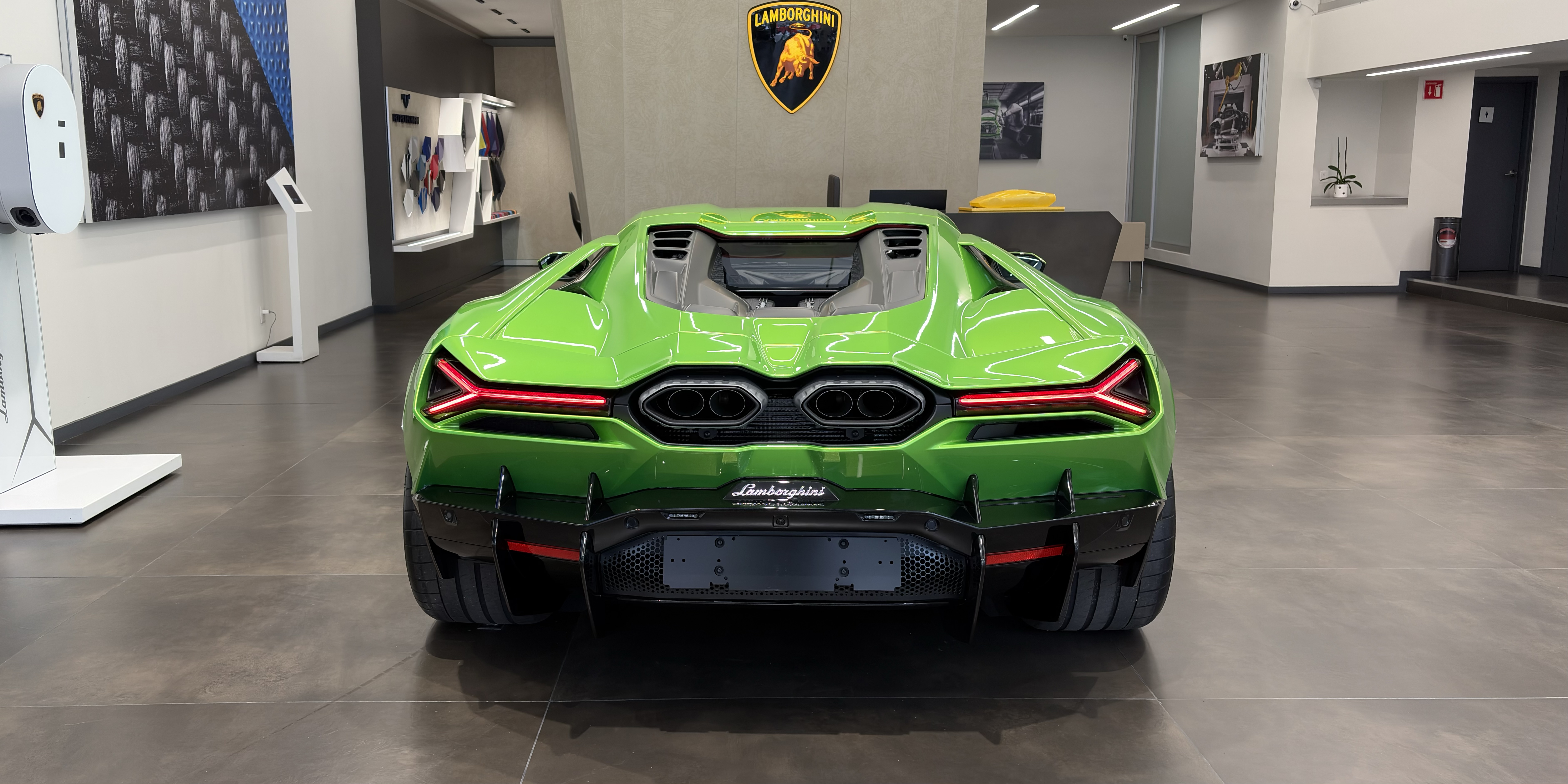 Lamborghini Revuelto