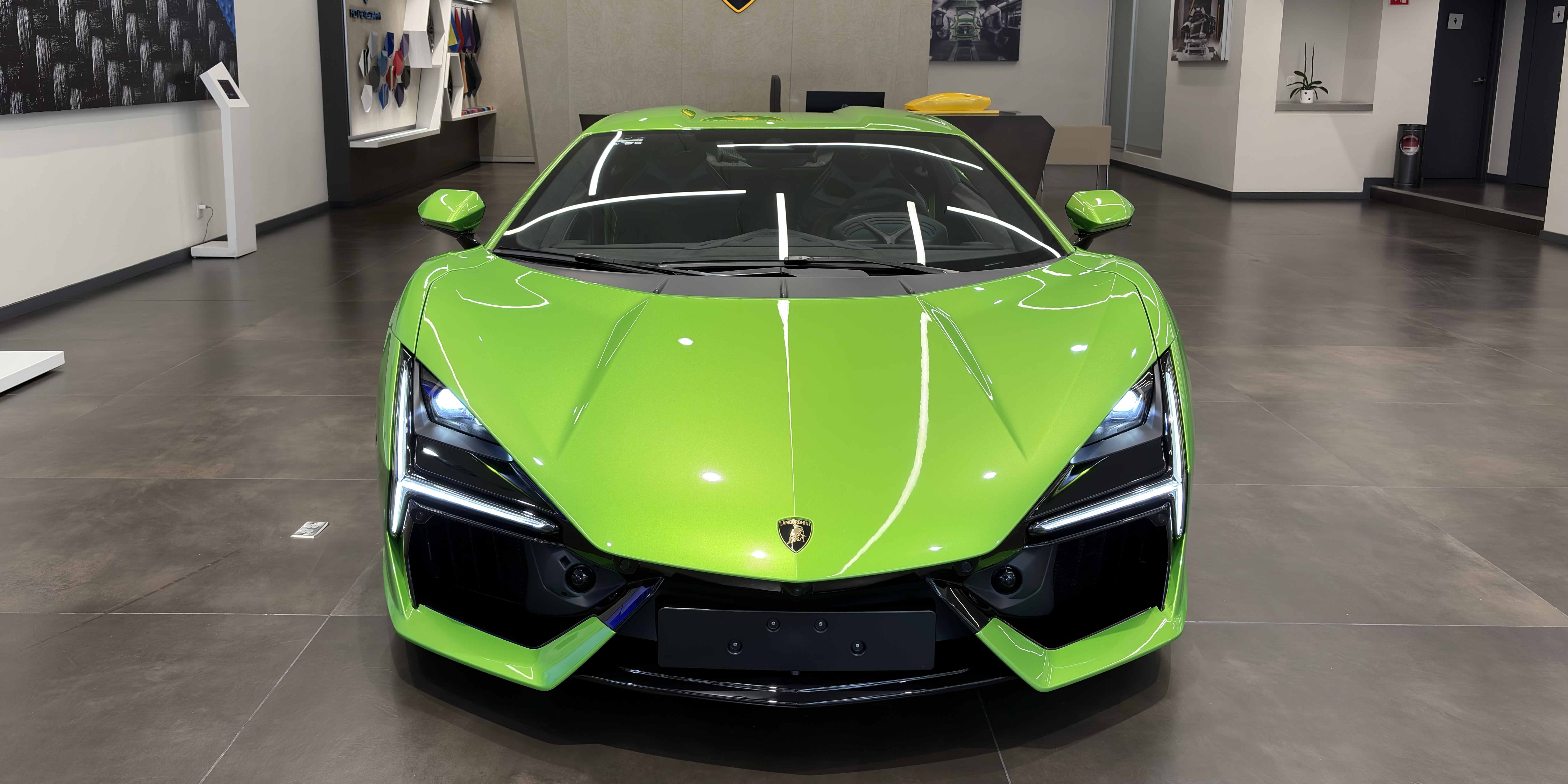 Lamborghini Revuelto