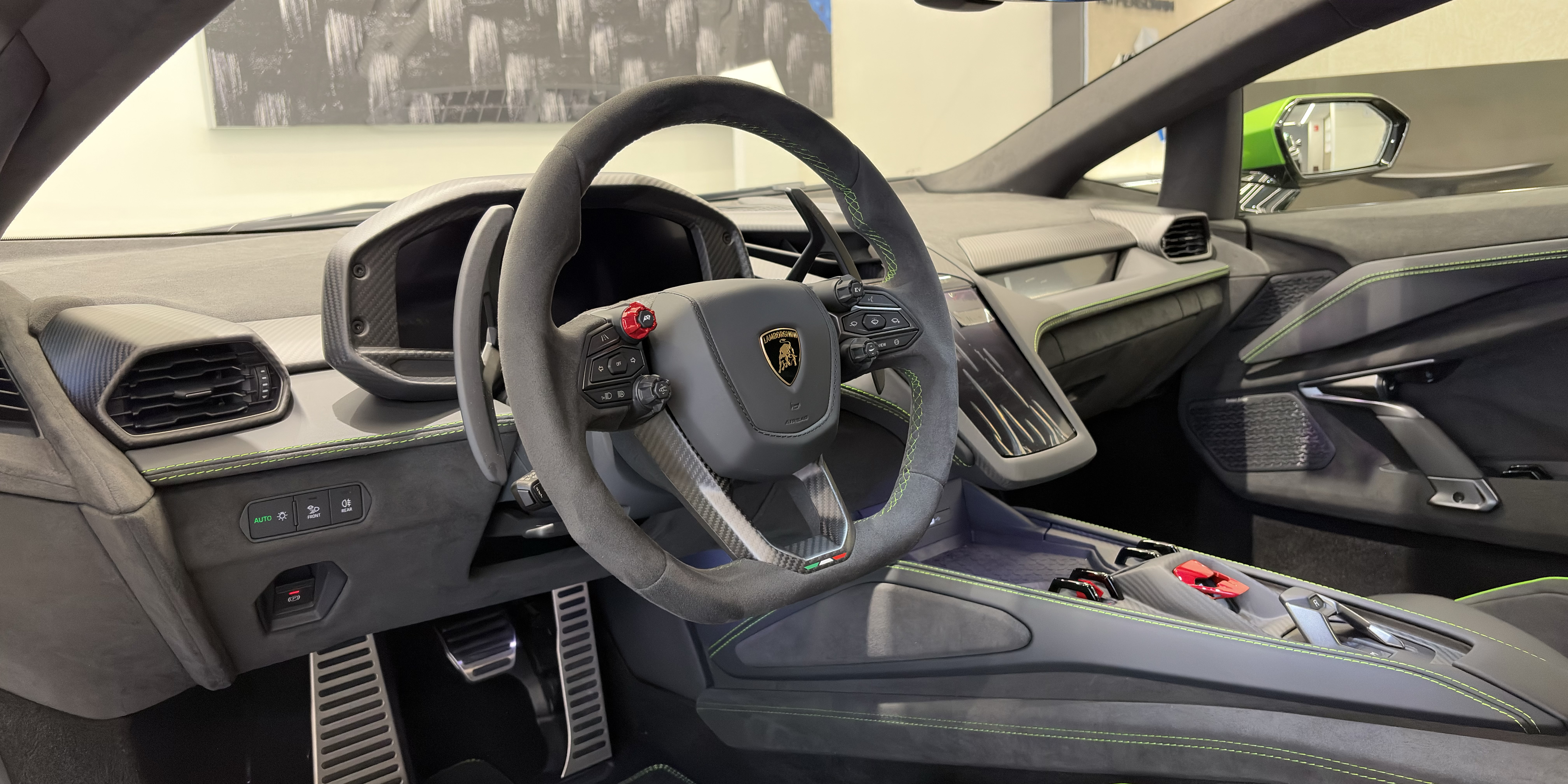 Lamborghini Revuelto