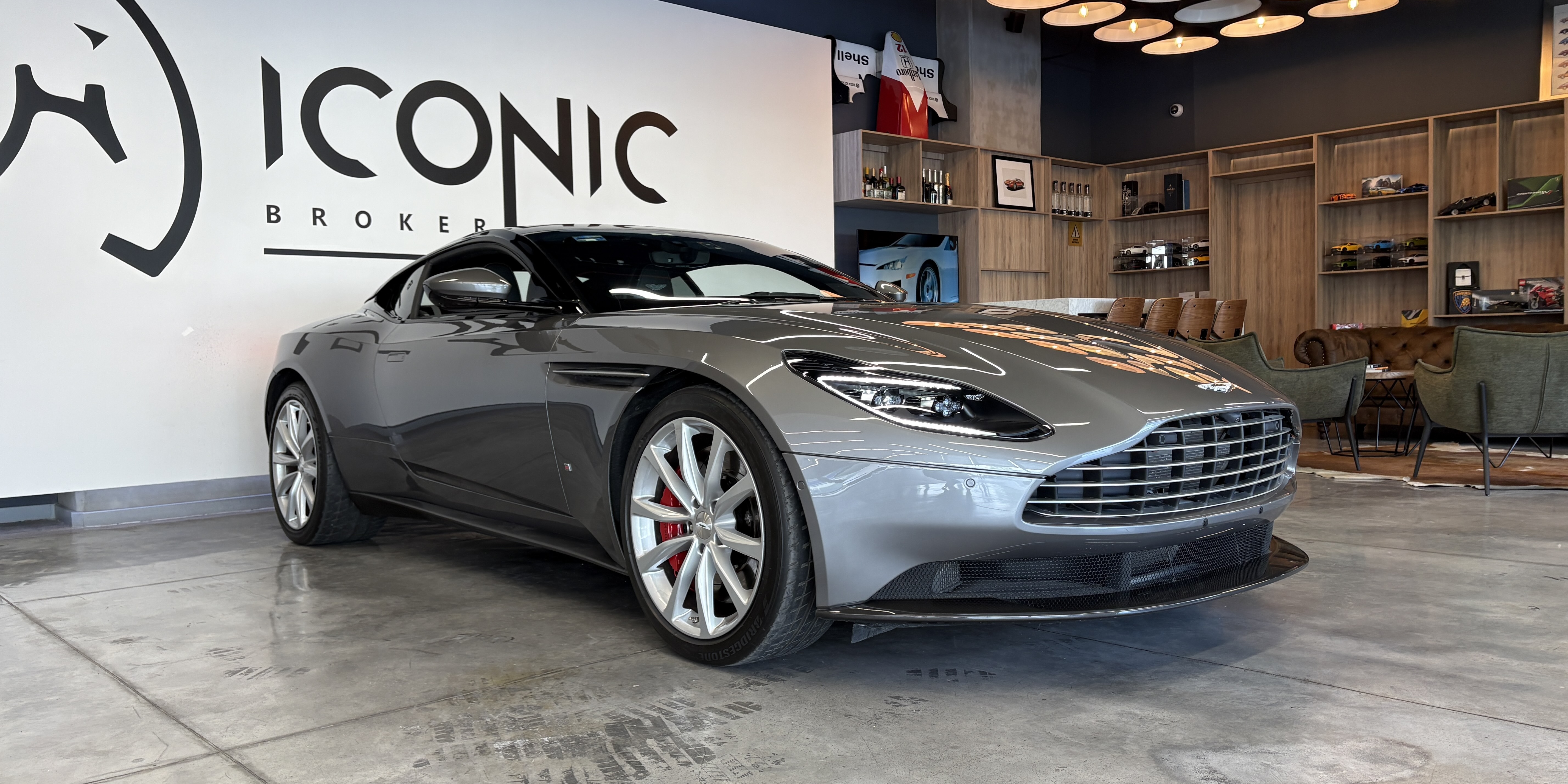 Aston Martin DB11 V8