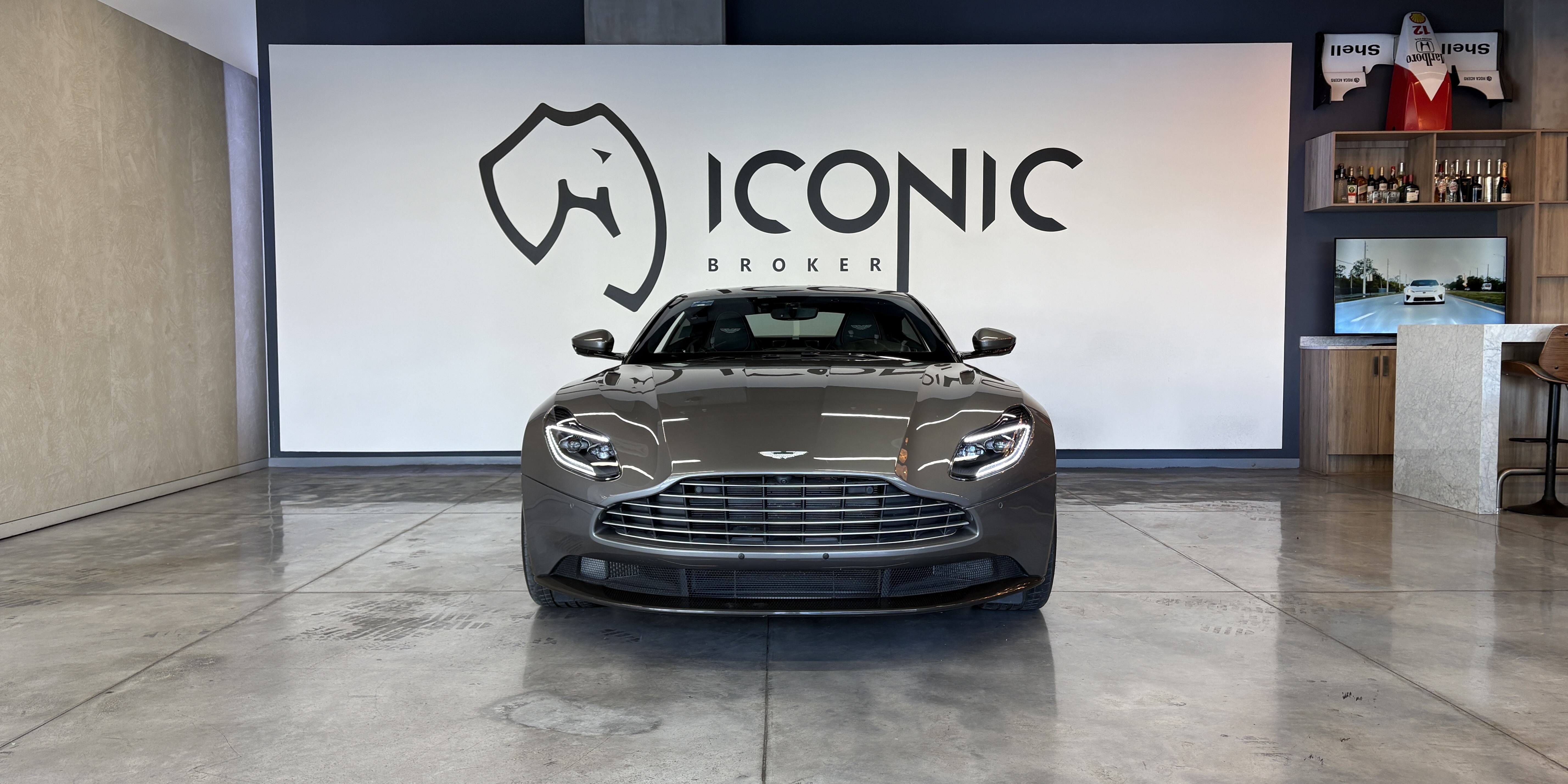 Aston Martin DB11 V8
