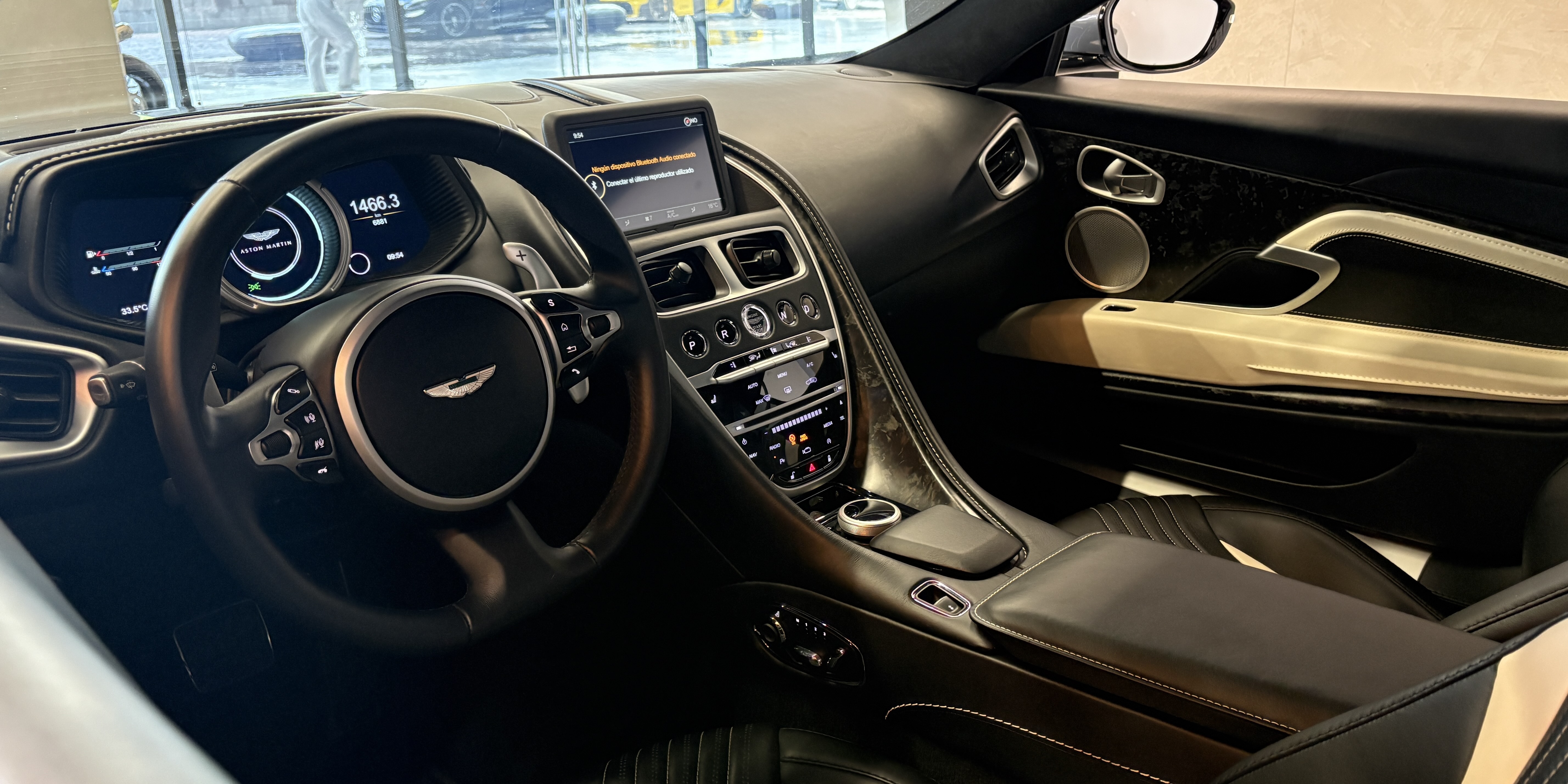 Aston Martin DB11 V8