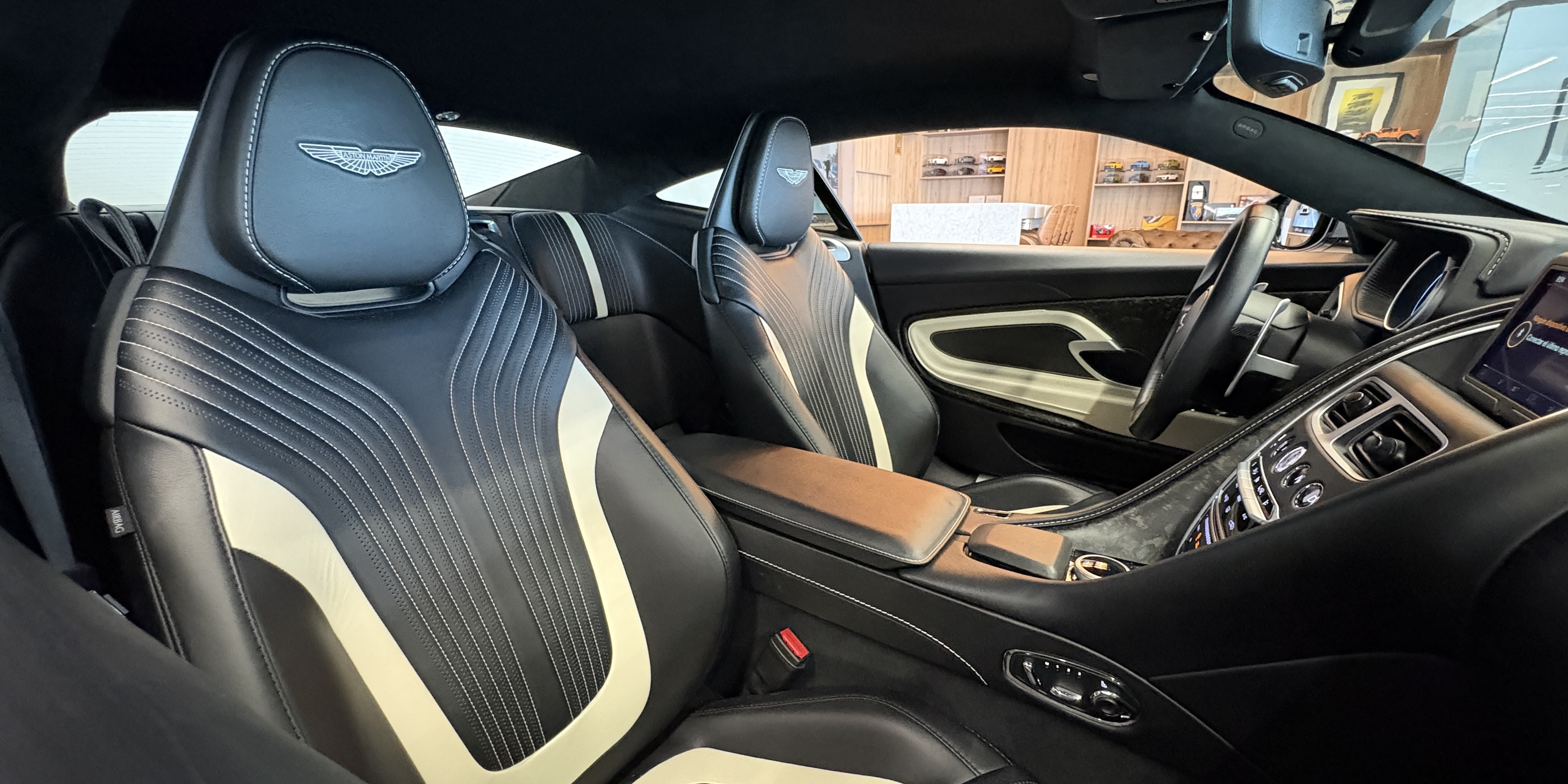 Aston Martin DB11 V8