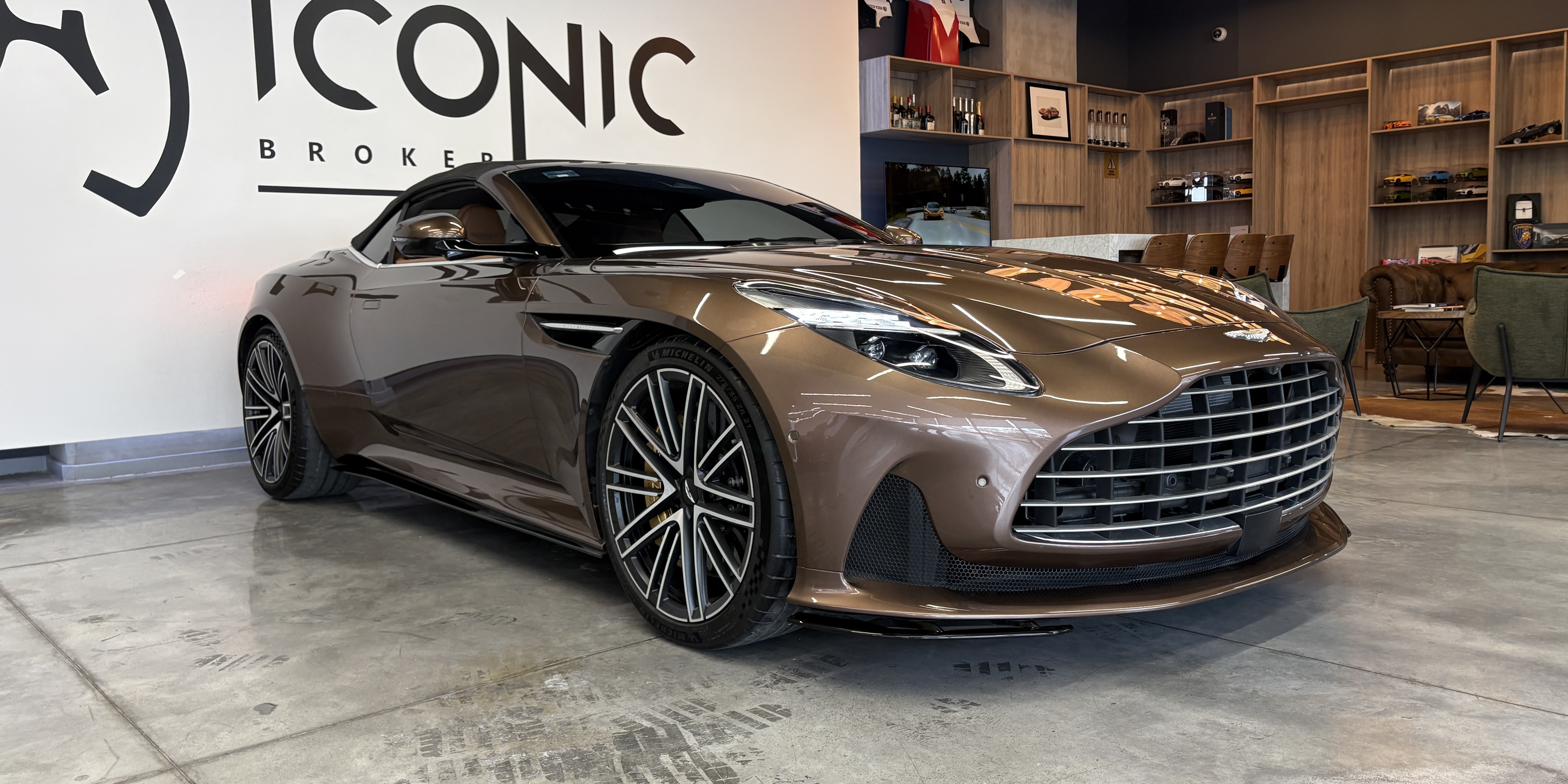 Aston Martin DB12 Volante