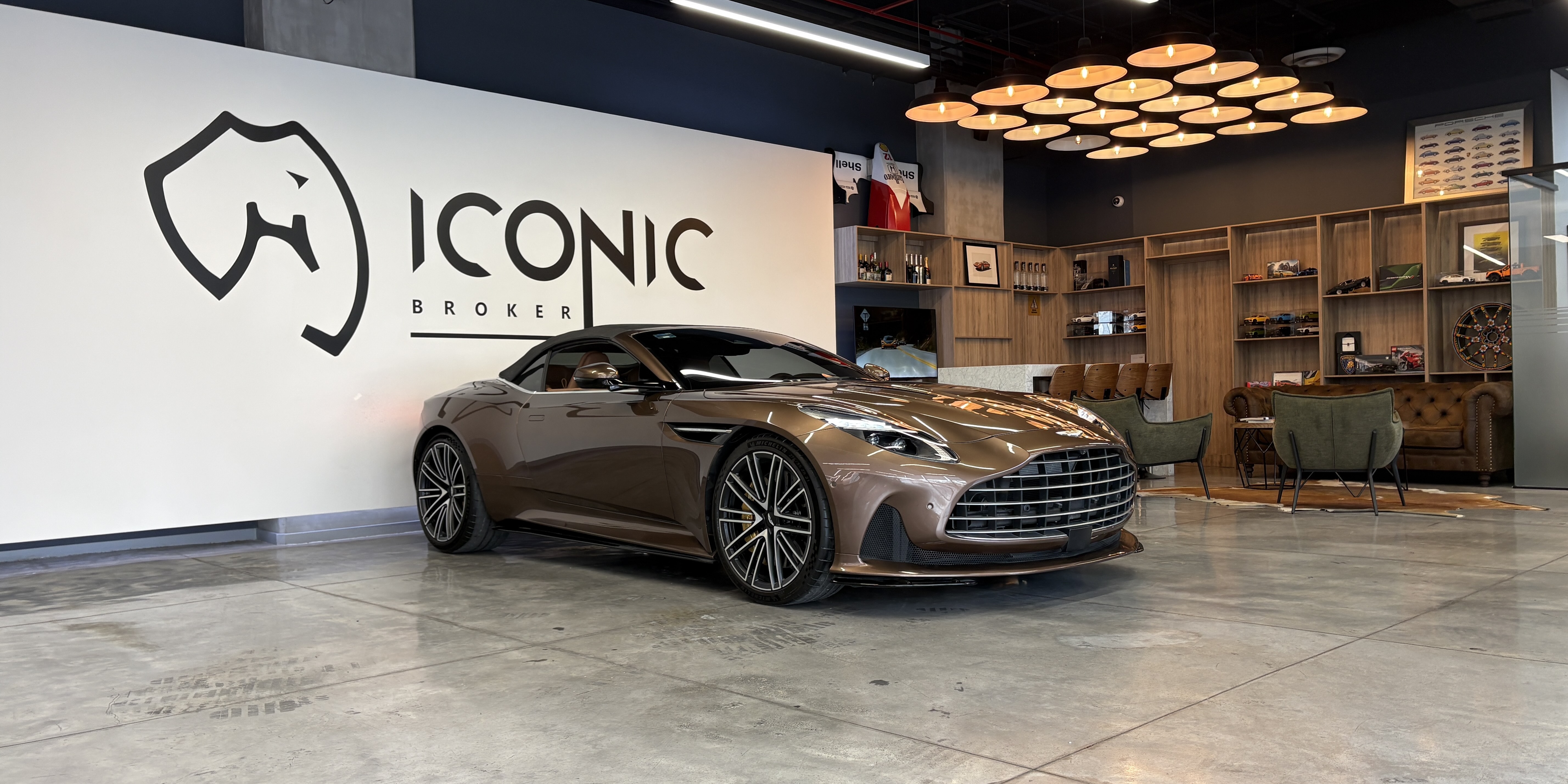 Aston Martin DB12 Volante