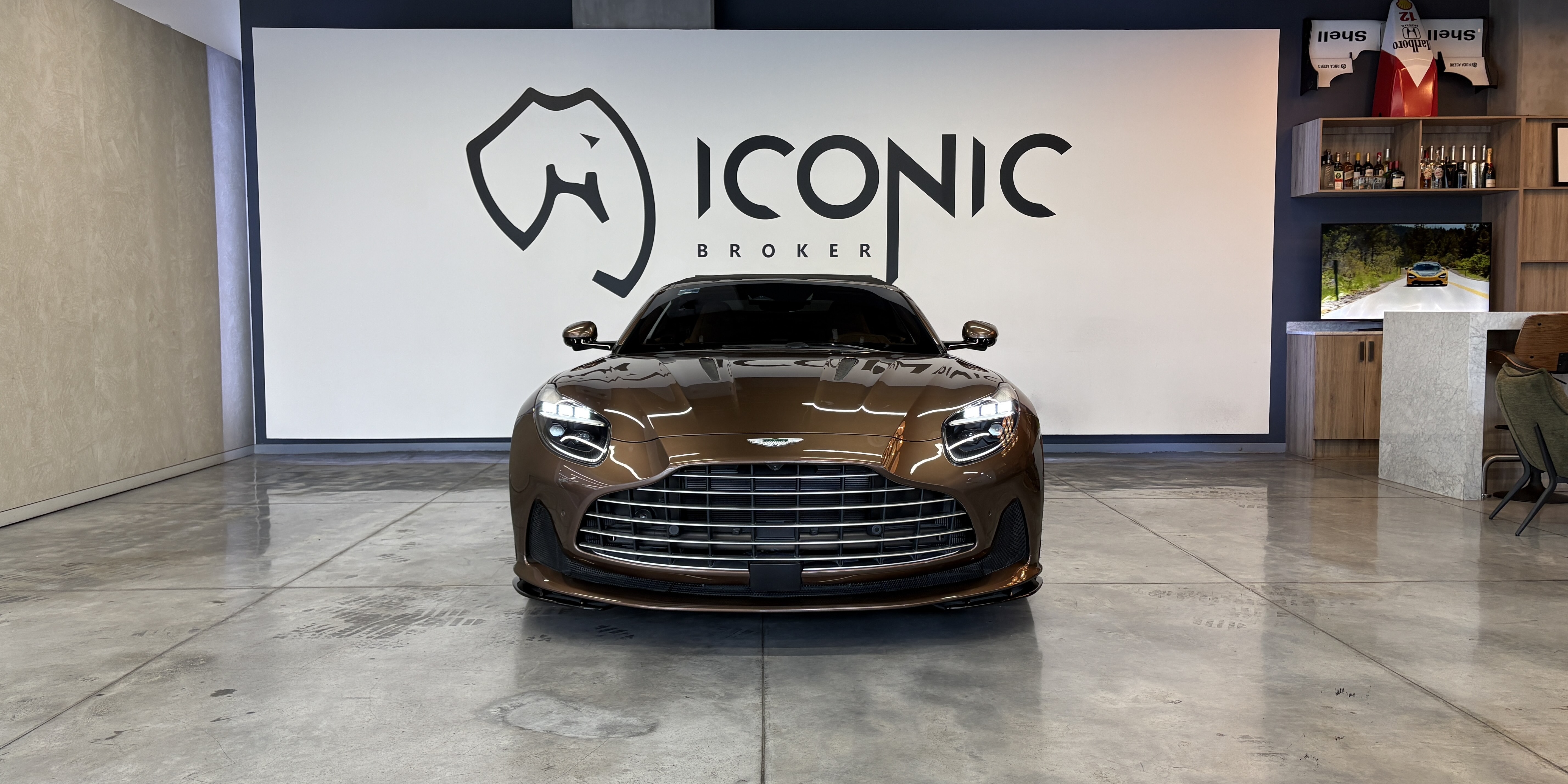 Aston Martin DB12 Volante