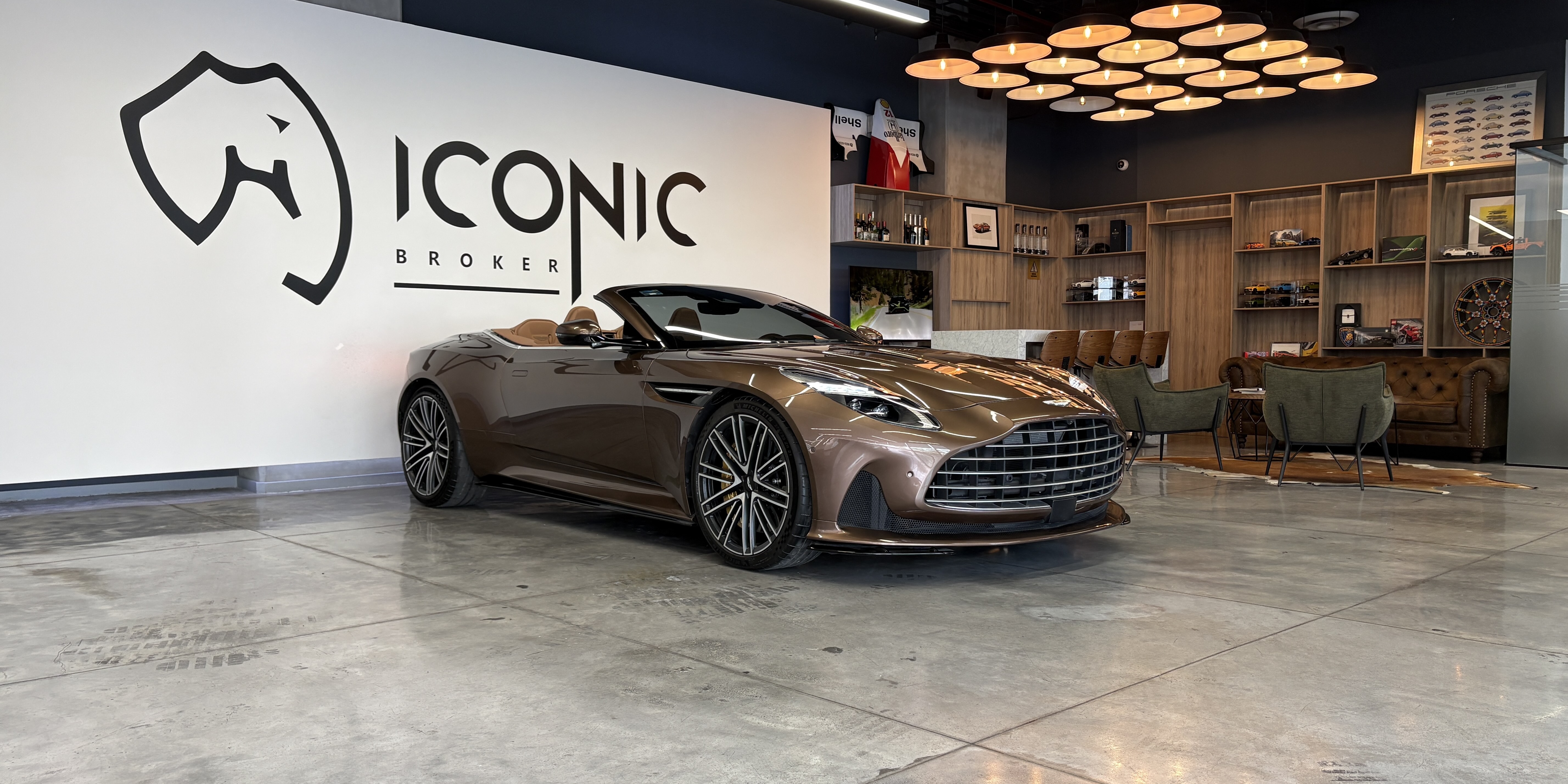 Aston Martin DB12 Volante