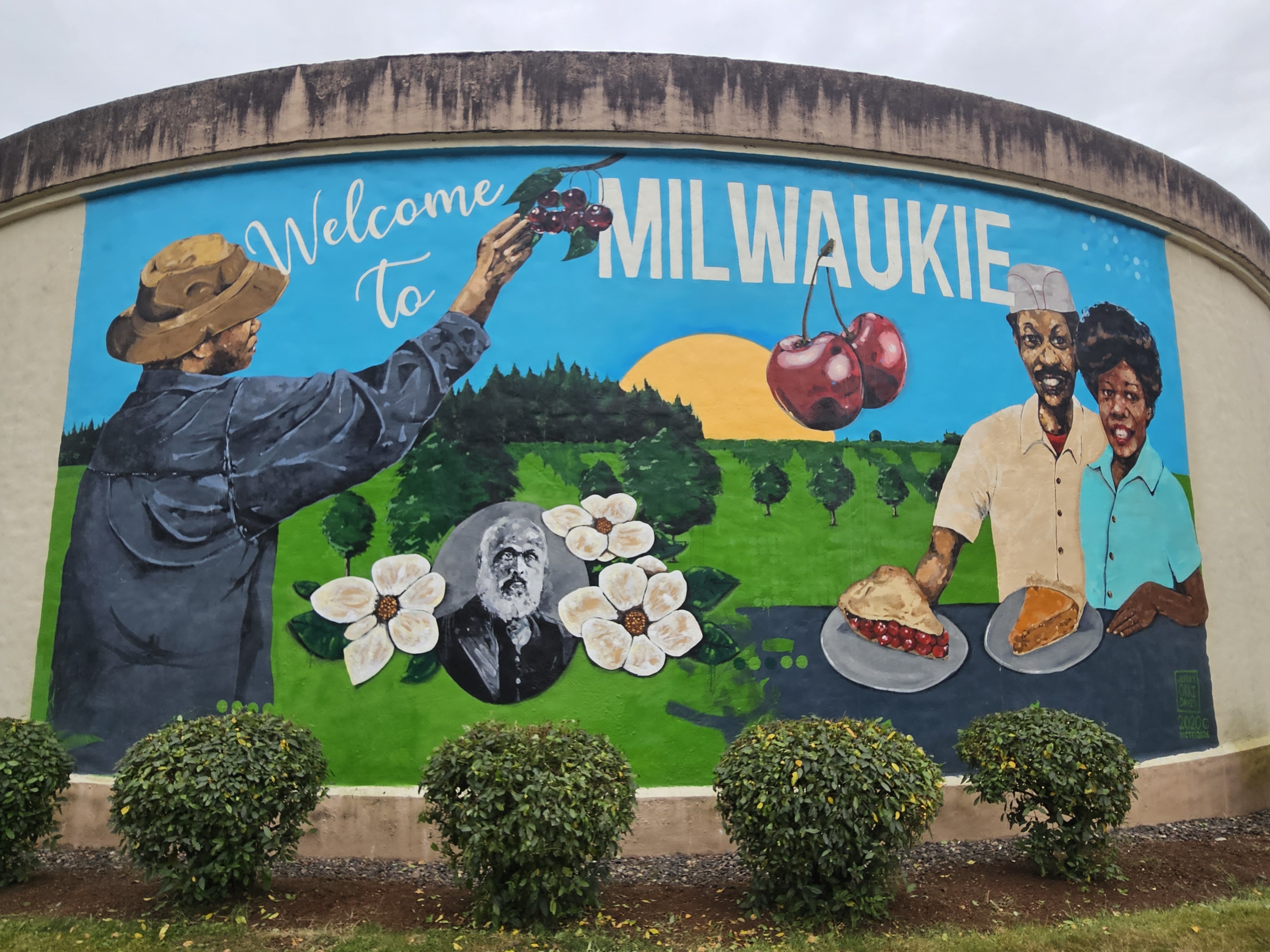 Photo of Welcome to Milwaukie Mural