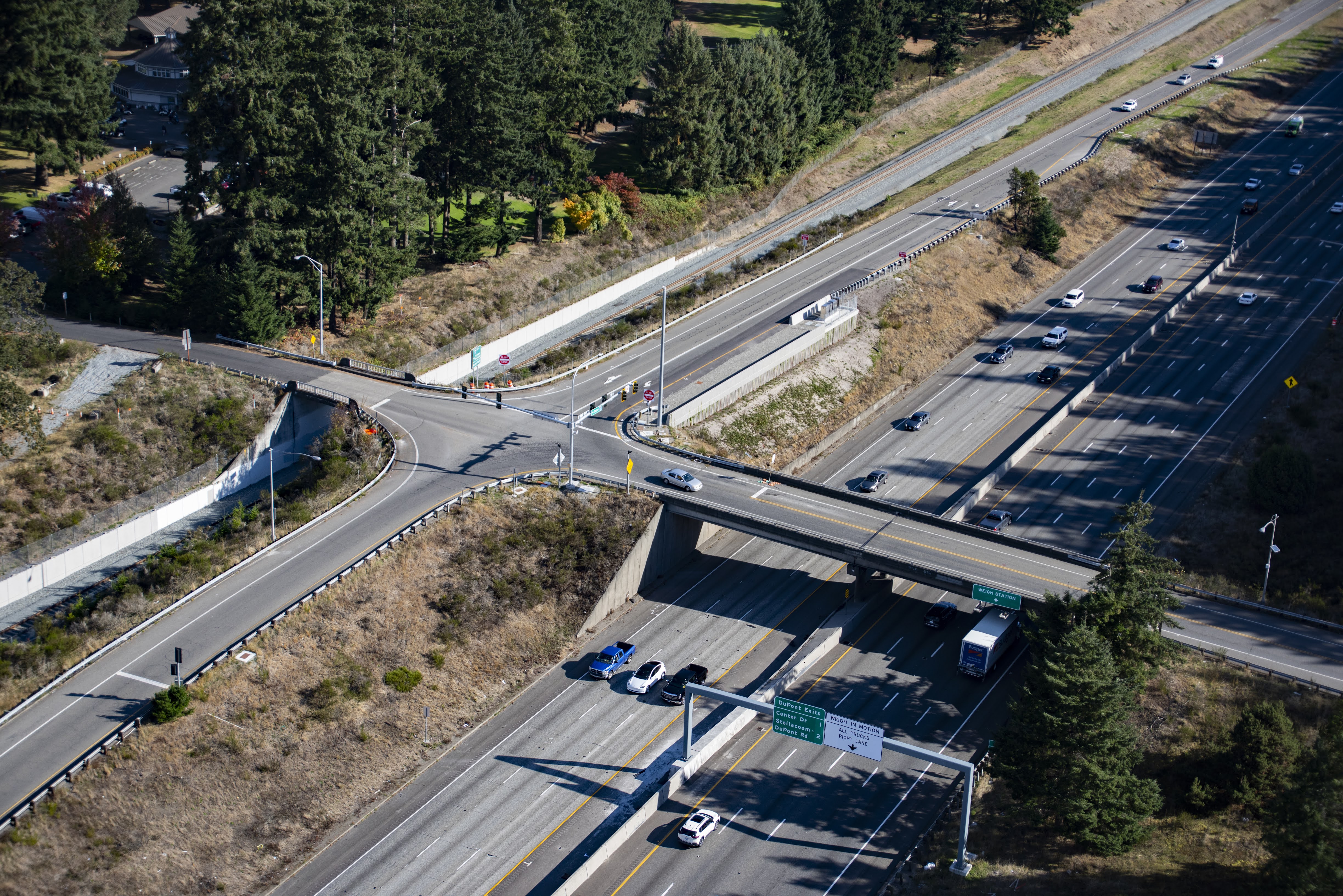 Vista aérea de la intersección de Mounts Road. 