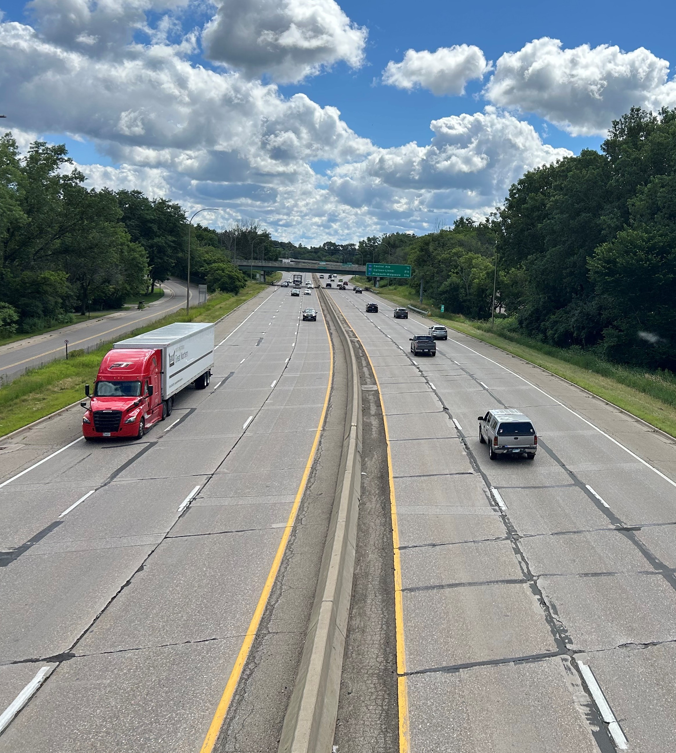 Image example of a median barrier between intersections.