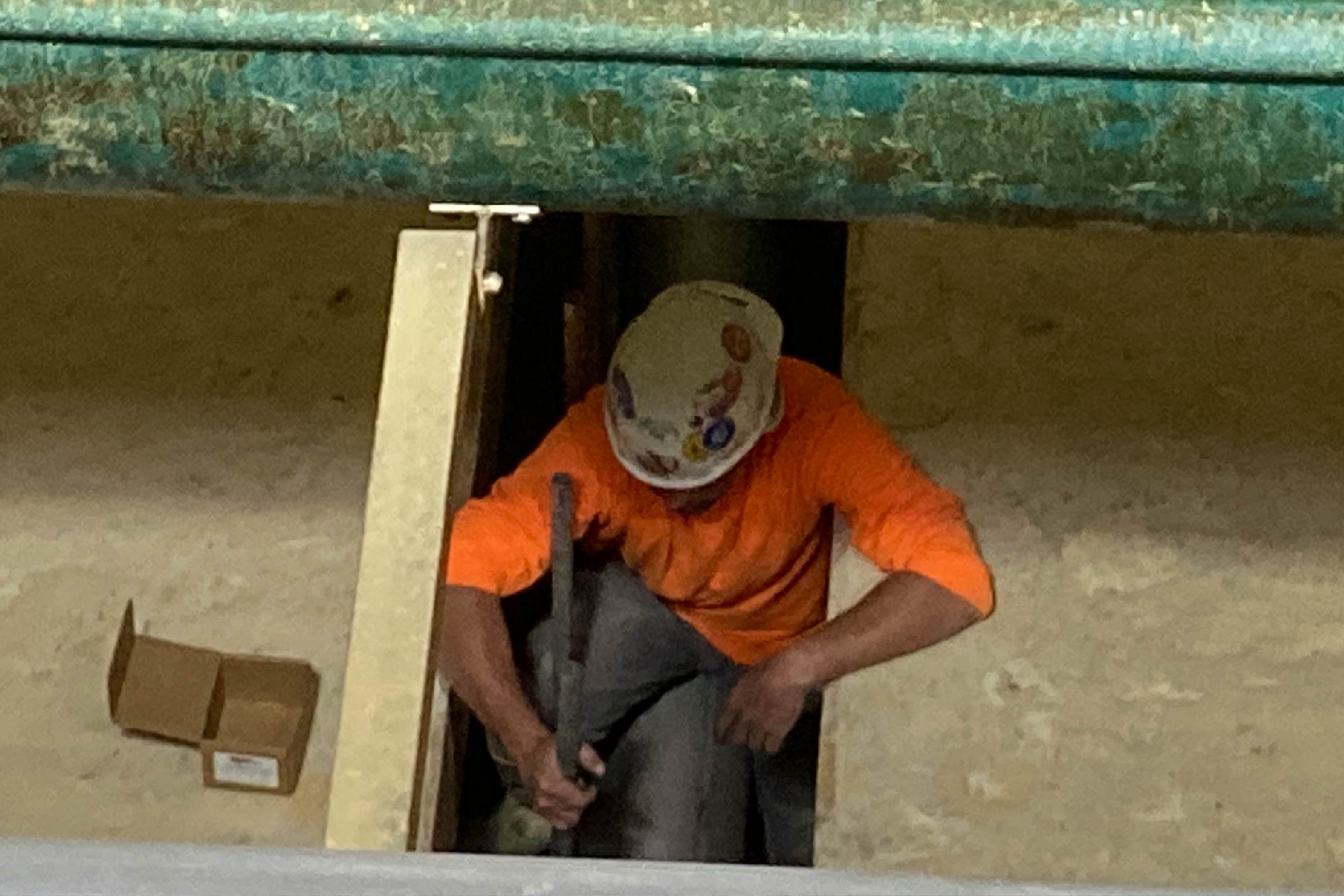 A crew member prepared filter 5 for reconstruction.