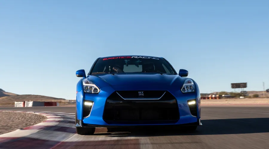 Nissan GT R details