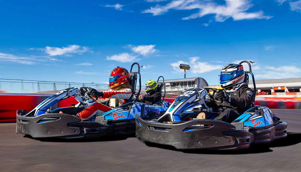 Go-kart racing on a safe outdoor track at VEGAS SUPERKARTS – race with the best equipment and friends!