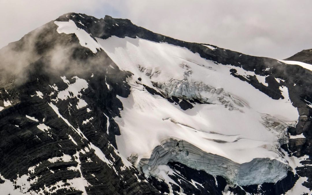 Cordillera Prat: Un mirador de fiordos y glaciares.