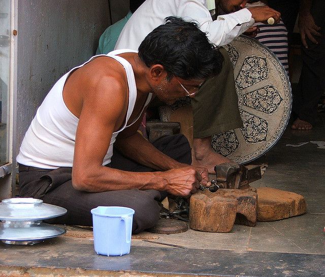 Mohammed Abdul Rauf undertaking the intricate work Photo Credit- Flickr/Abhinaba Basu