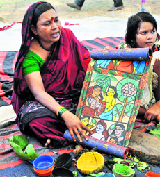 A Patua artist displaying her work Picture Courtesy: http://www.tribuneindia.com/