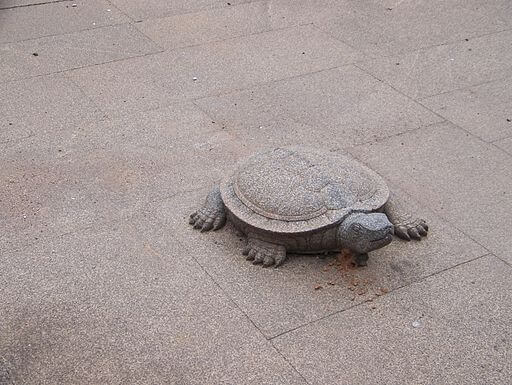 Stone_turtle_inside_the_palace