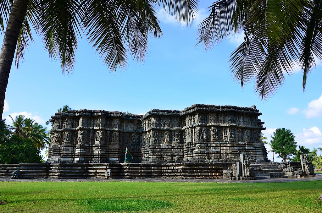 A_view_of_Kedareshwara_Temple_in_Halebidu