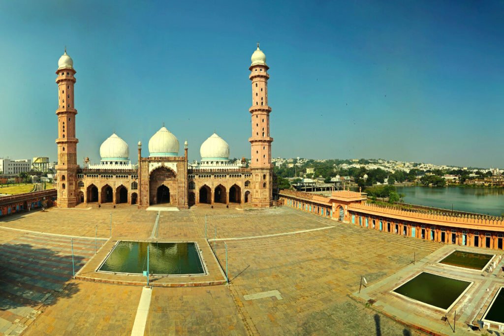 Taj-Ul-Masajid overlooking the Motia Talab