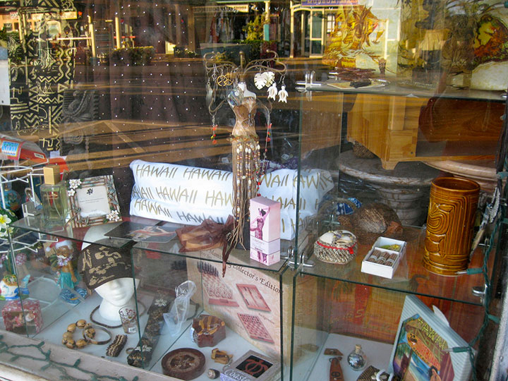 Flickr-Rosa-Say-Paia-Window-Shopping