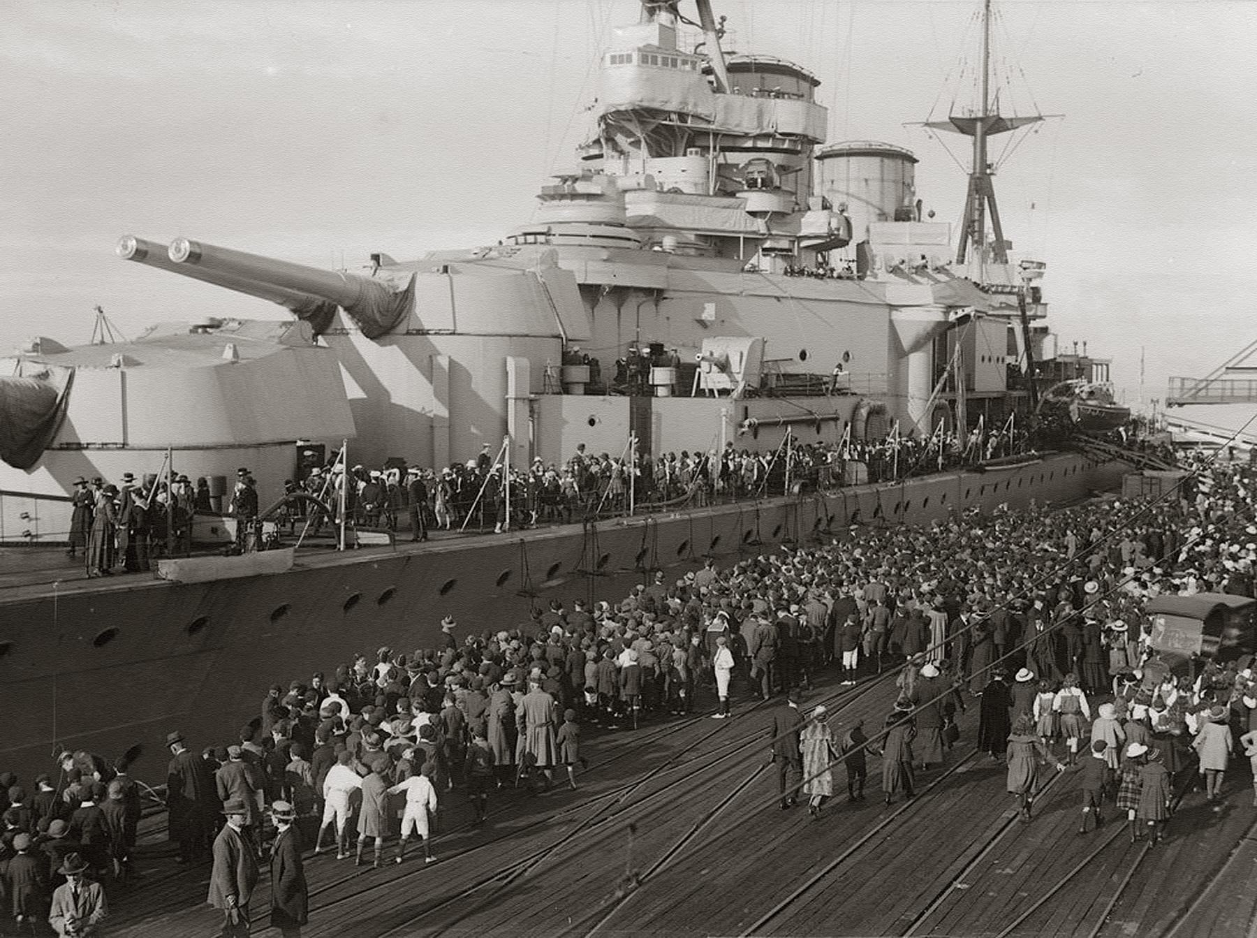 HMS Renown battlecruiser - photo - HomemadeTools.net