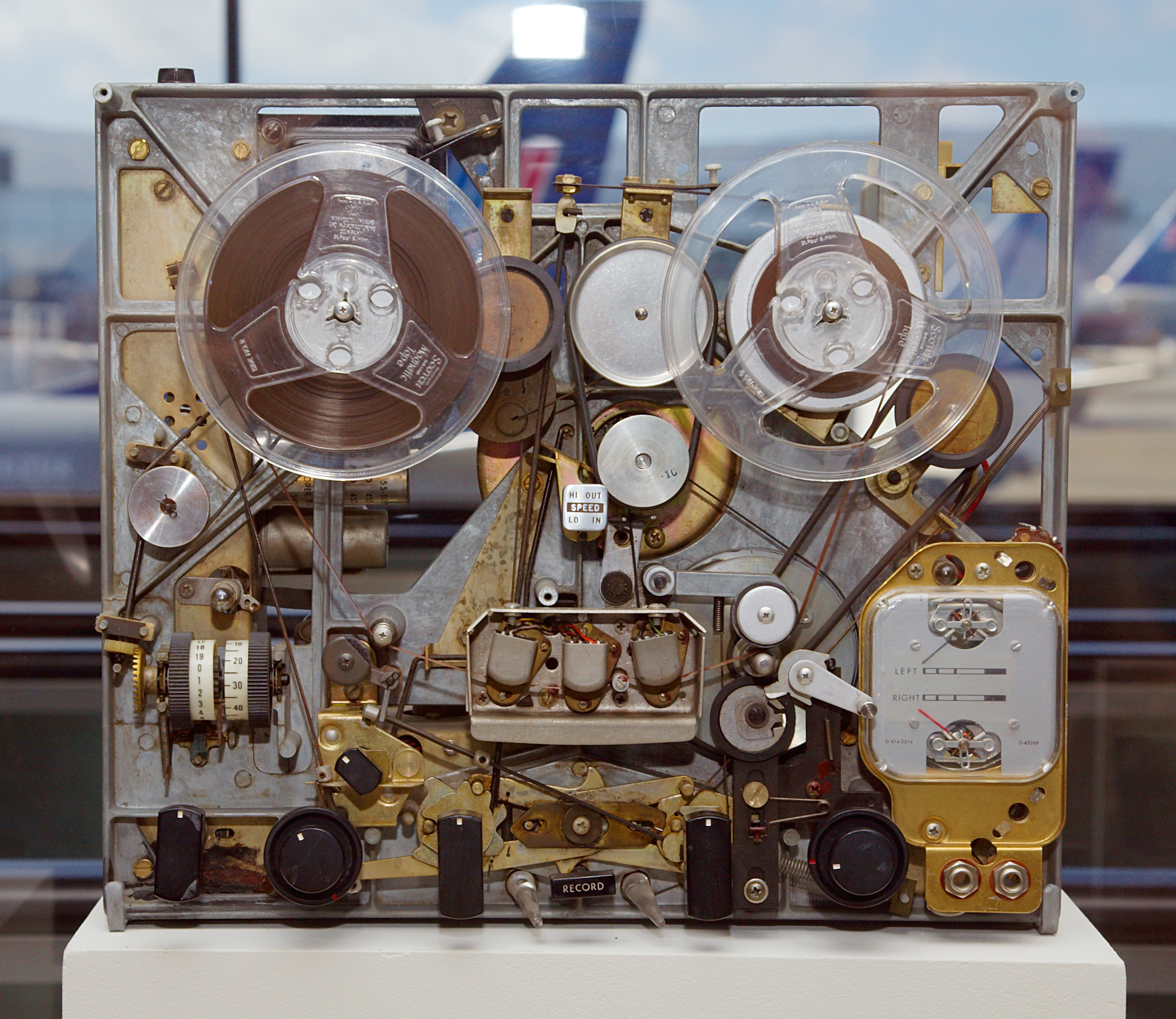 Reeltoreel tape recorder cutaway photo