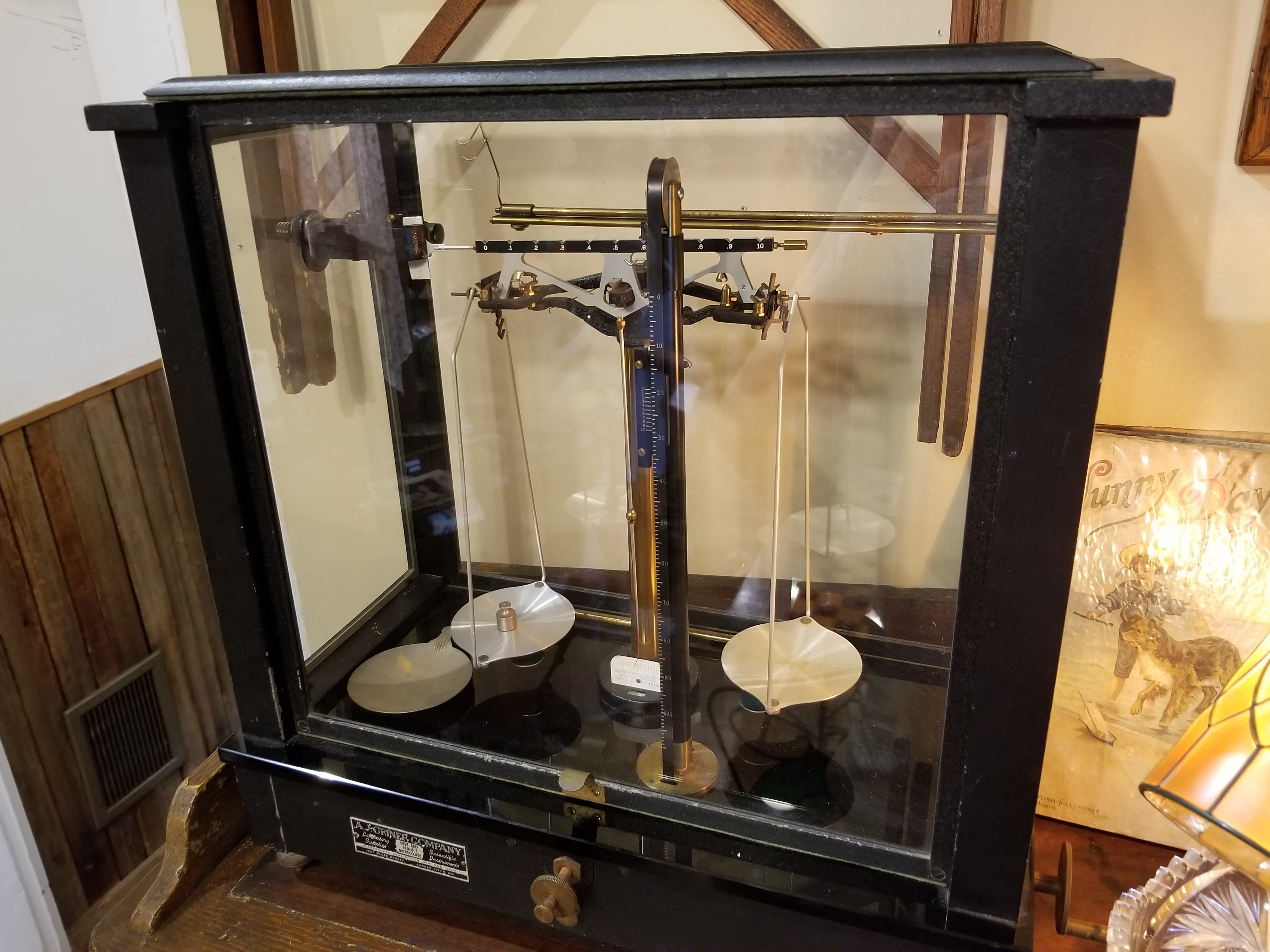 Antique analytical balance - photo - HomemadeTools.net