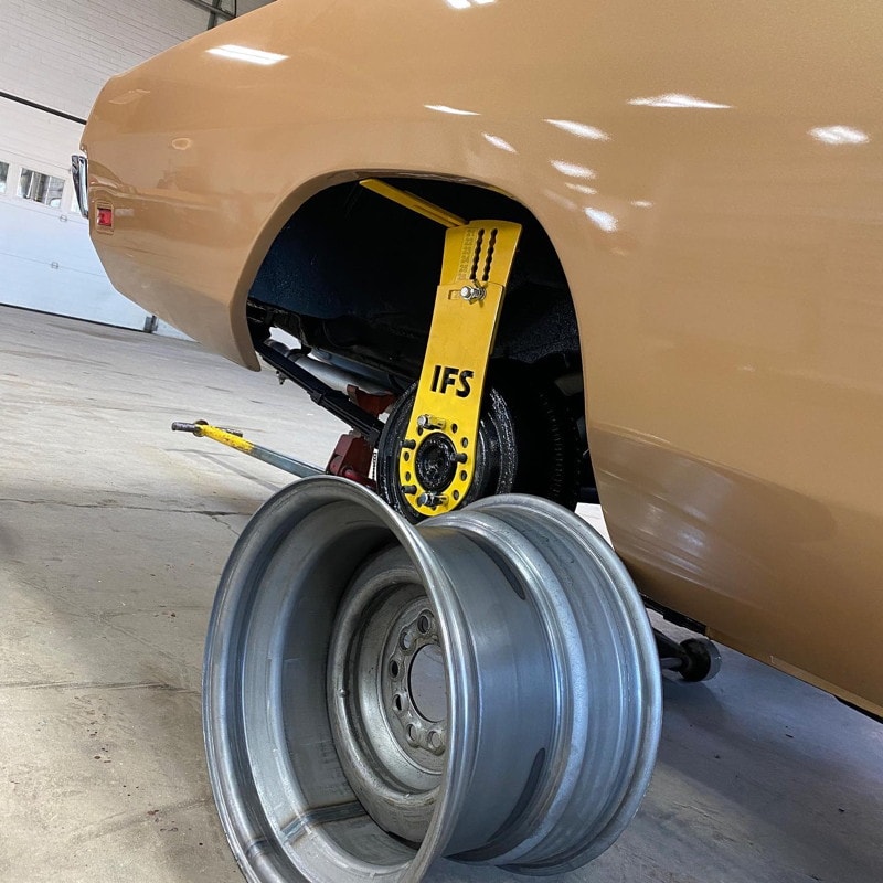 Car tire fitment tool photo