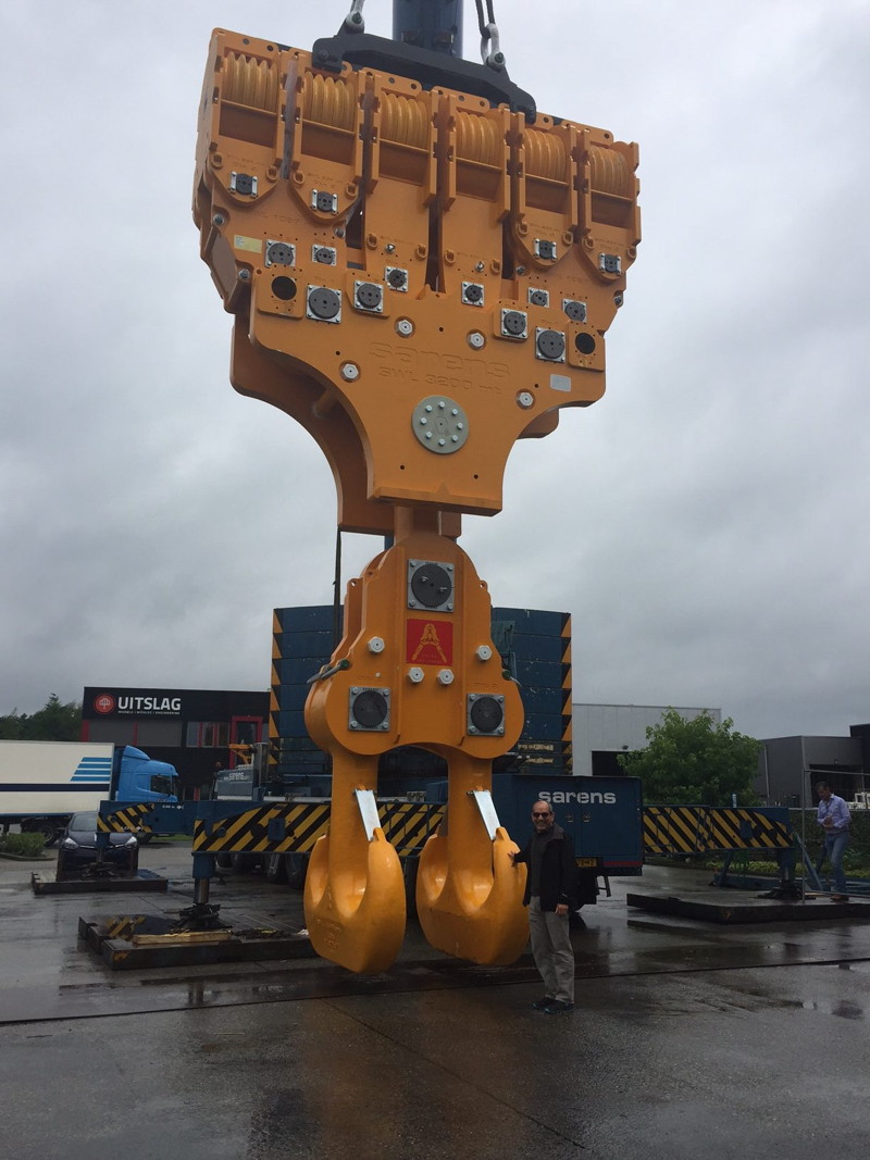 Massive hook block photo