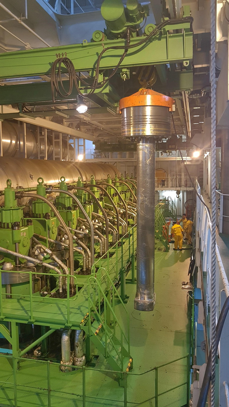 World's largest piston photo