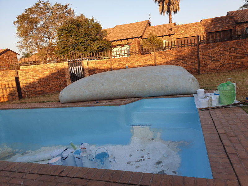 Swimming pool repair water storage bag photo