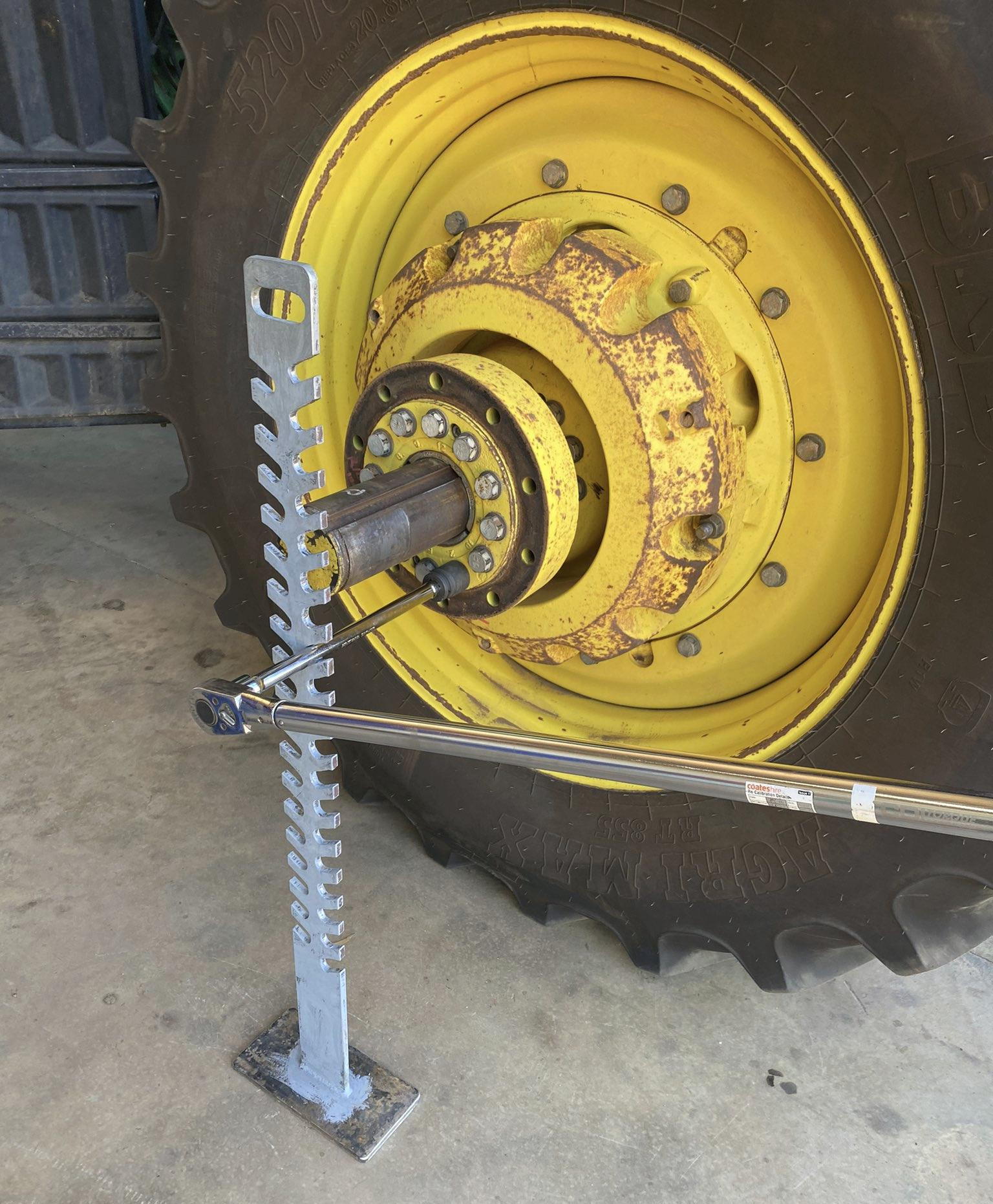 Torque wrench aligning stand photo