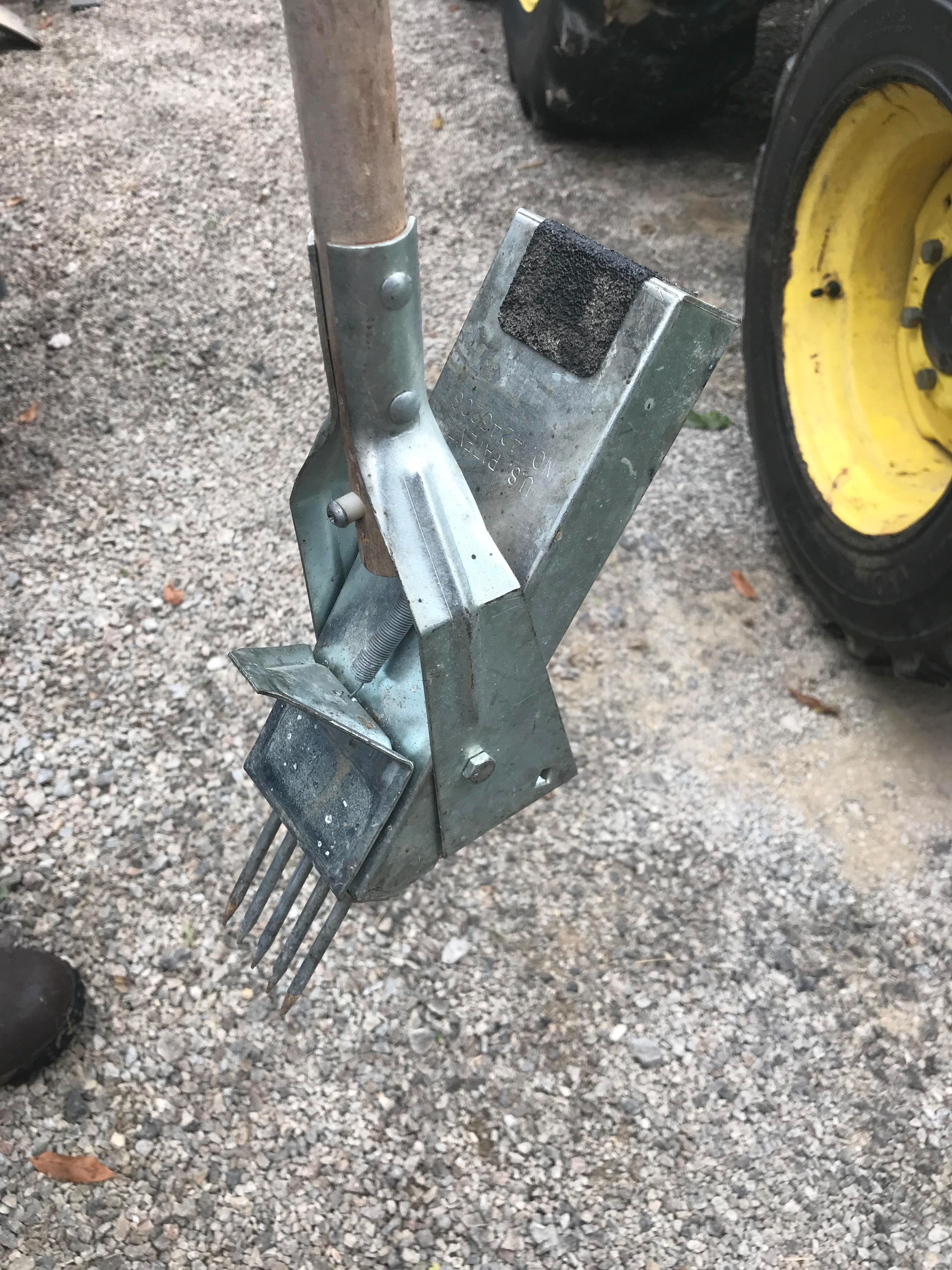 Weed removal tool photo