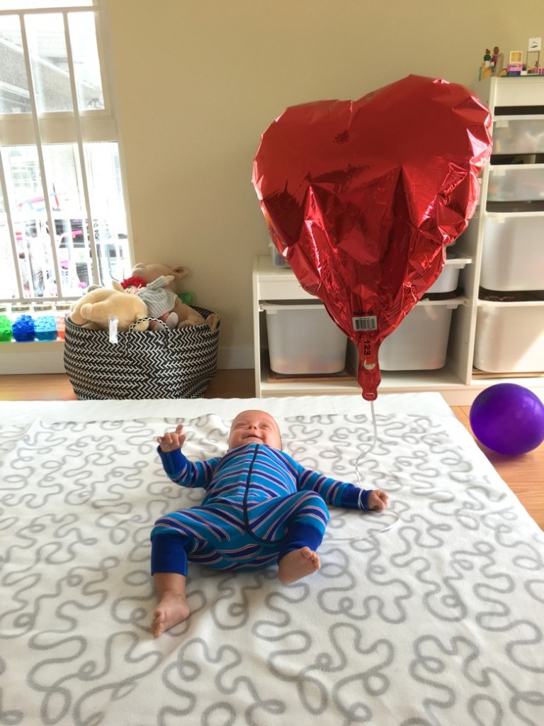 Floating Balloon Play for Babies Mama.Papa.Bubba.