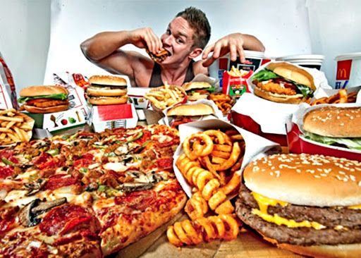 Dia do lixo: saiba como não arruinar a dieta