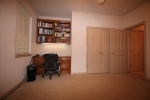 Bedroom w Desk