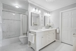 En suite bath
